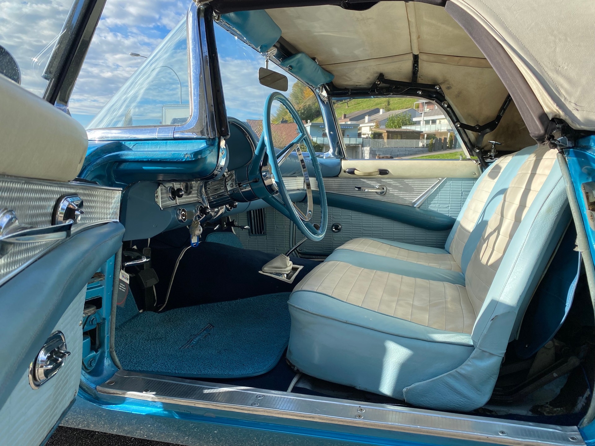 FORD Thunderbird-showroom-element-3