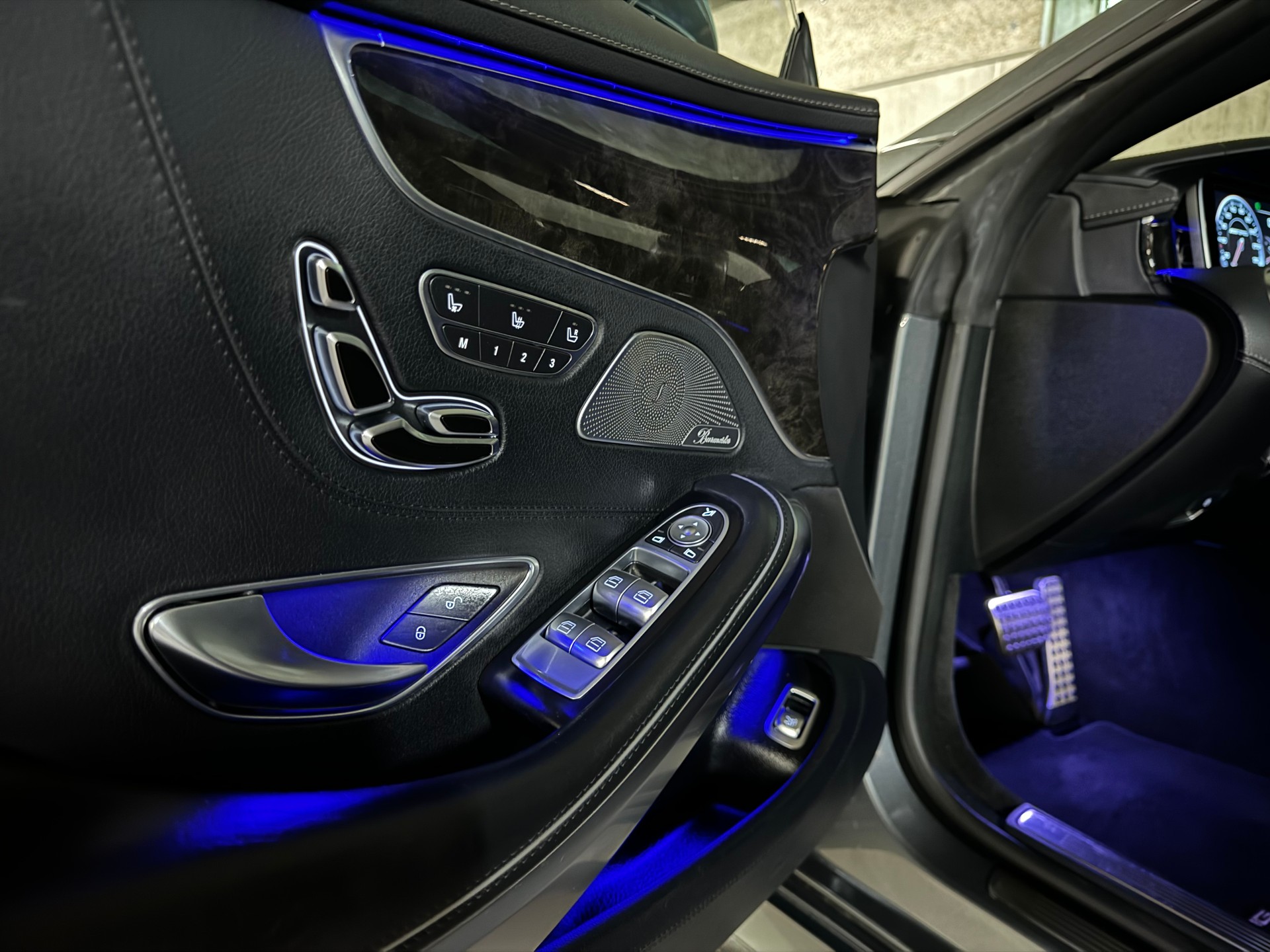 MERCEDES-BENZ S 63 AMG Coupé Speedshift MCT-image-17