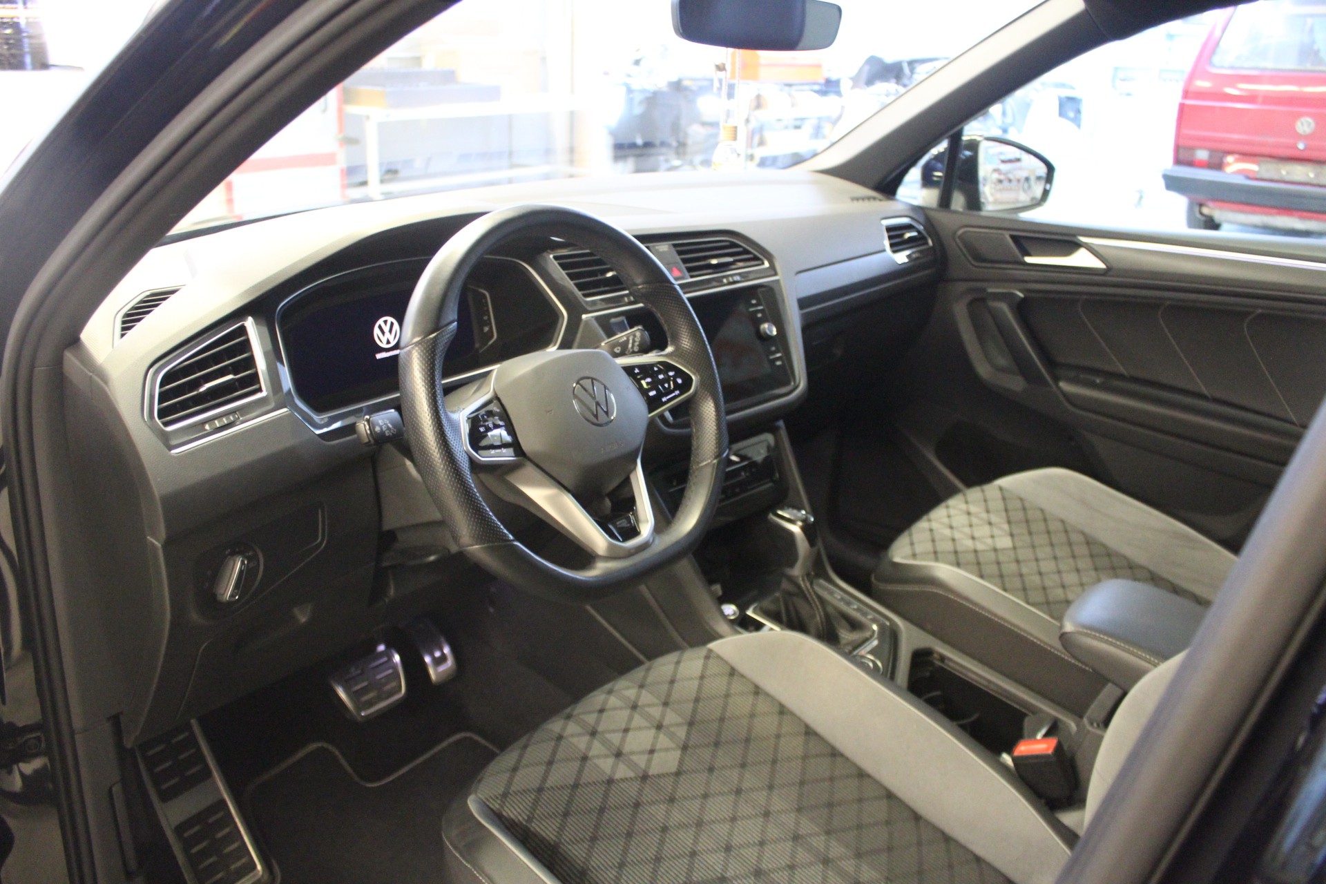 VW TDI SCR R-Line DSG Black Style-image-4
