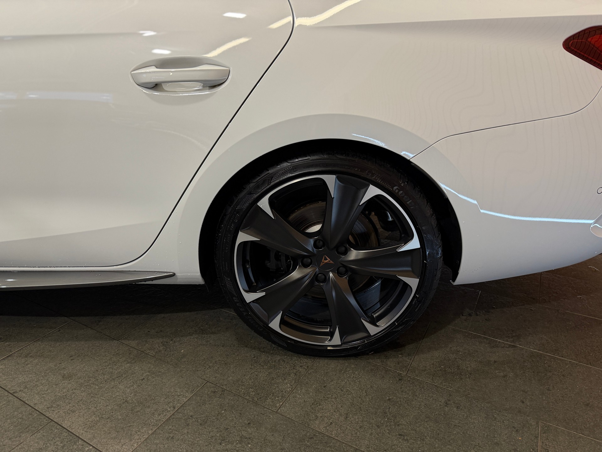 CUPRA LEON ST 2.0 TSI VZ DSG-image-2
