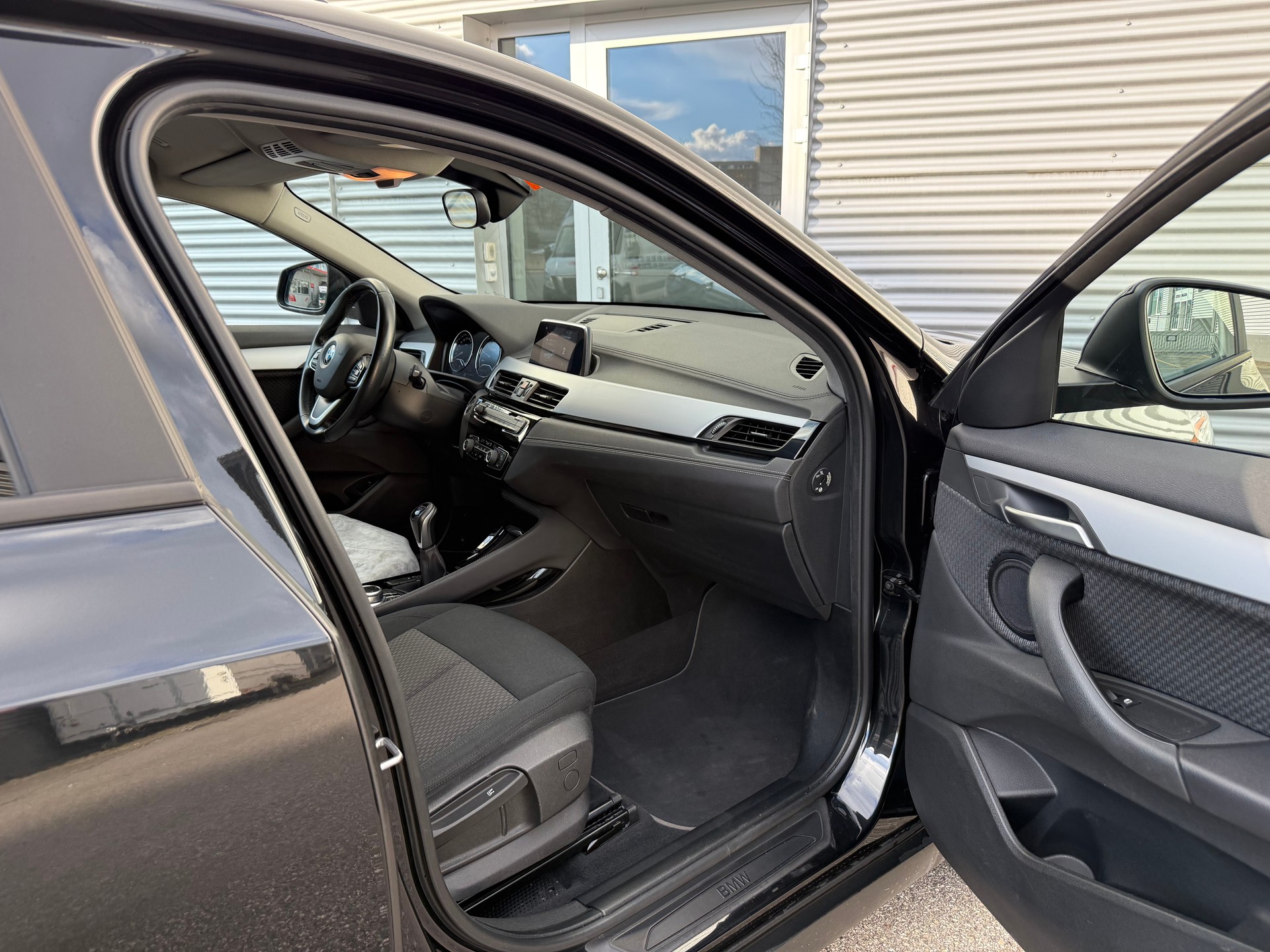 BMW X2 sDrive 18i-image-3