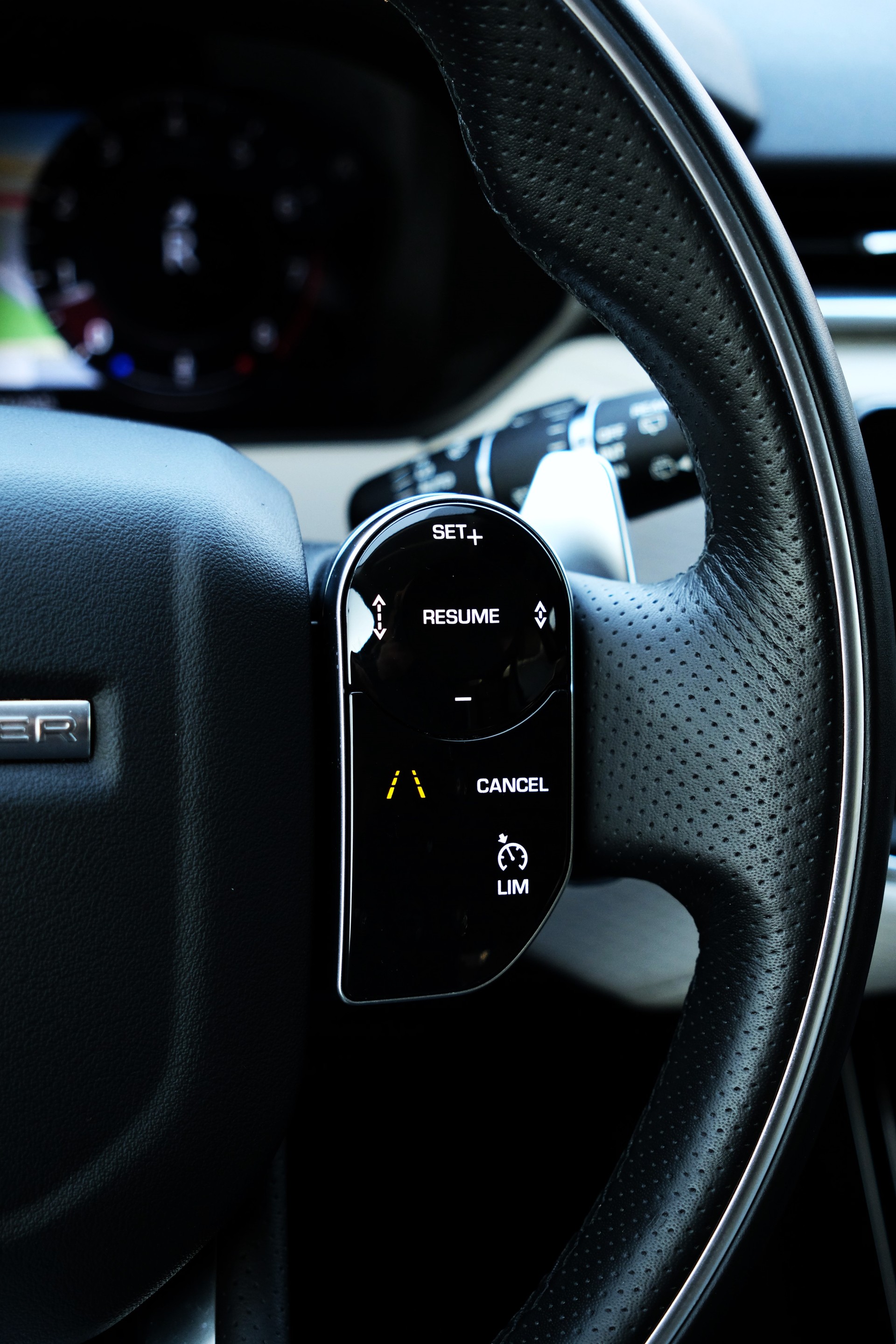 LAND ROVER Range Rover Velar R-Dynamic P 250 Automatic-image-18
