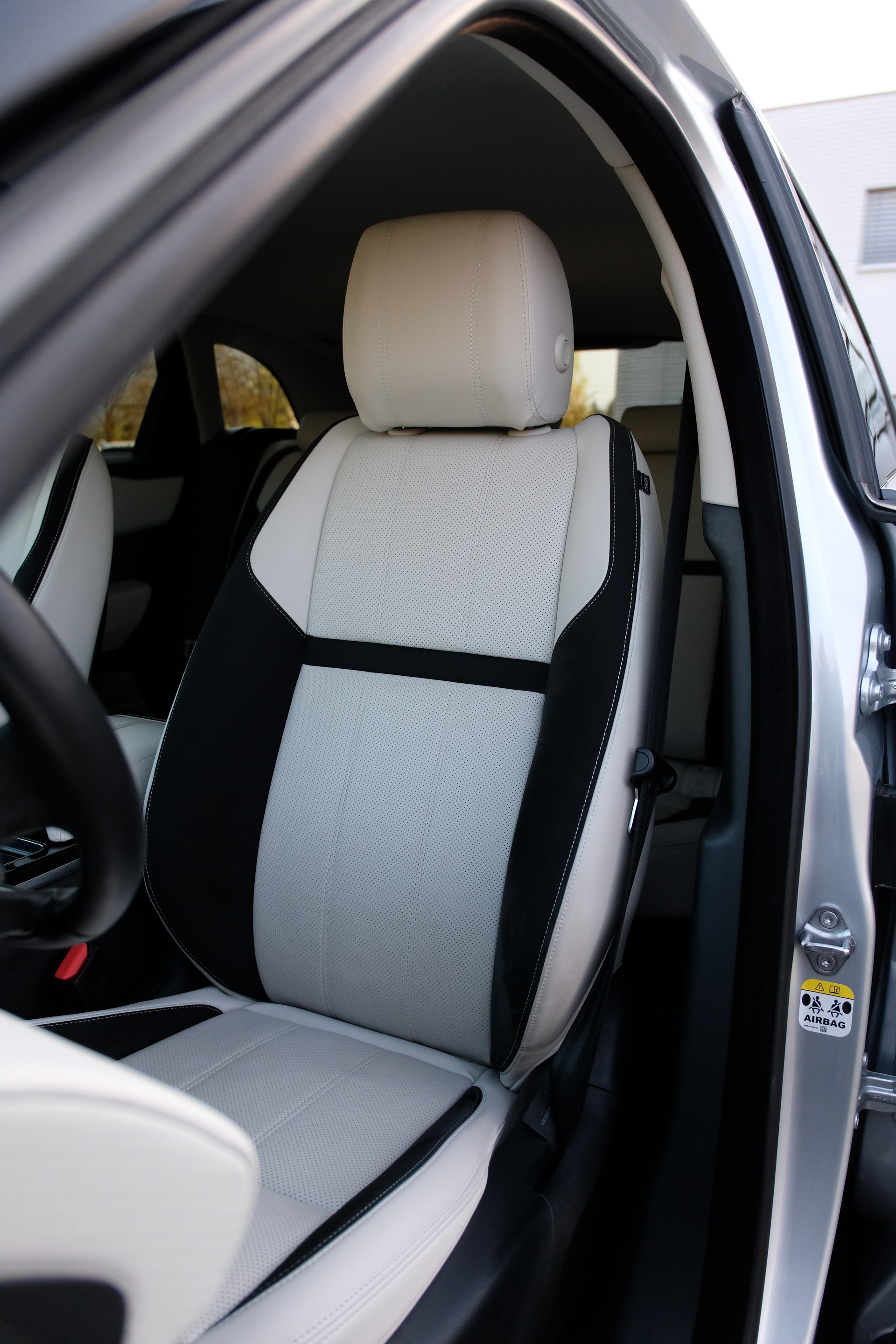 LAND ROVER Range Rover Velar R-Dynamic P 250 Automatic-image-11