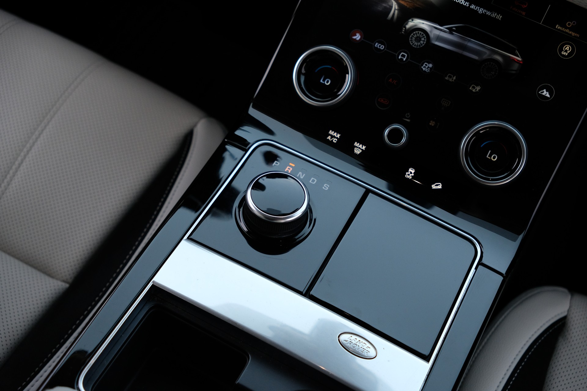 LAND ROVER Range Rover Velar R-Dynamic P 250 Automatic-image-22