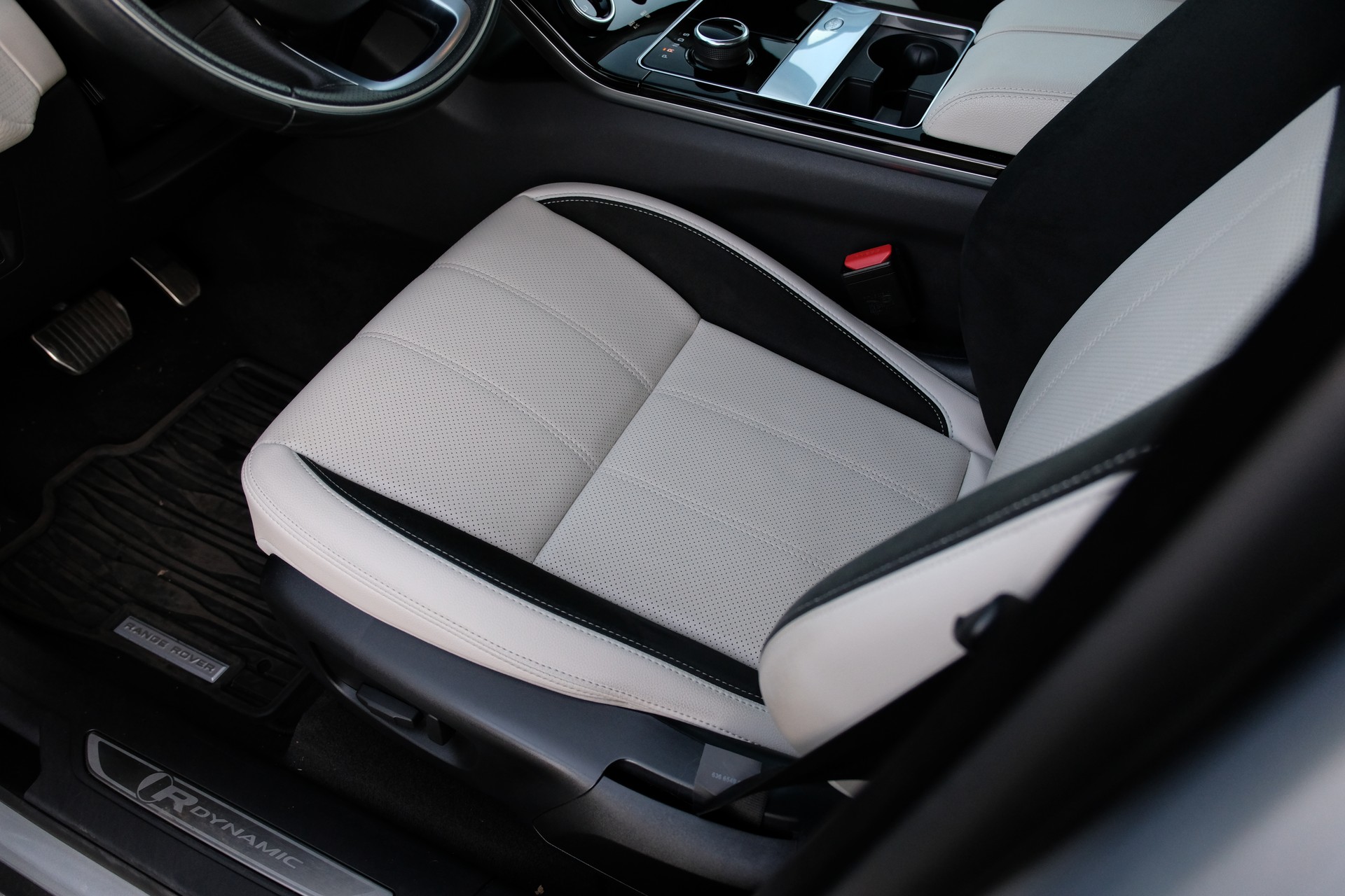 LAND ROVER Range Rover Velar R-Dynamic P 250 Automatic-image-13