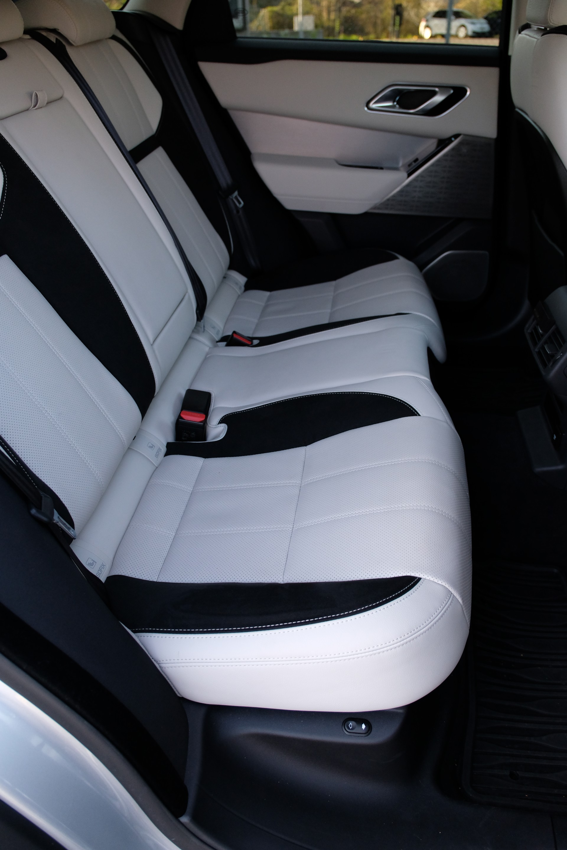 LAND ROVER Range Rover Velar R-Dynamic P 250 Automatic-image-24