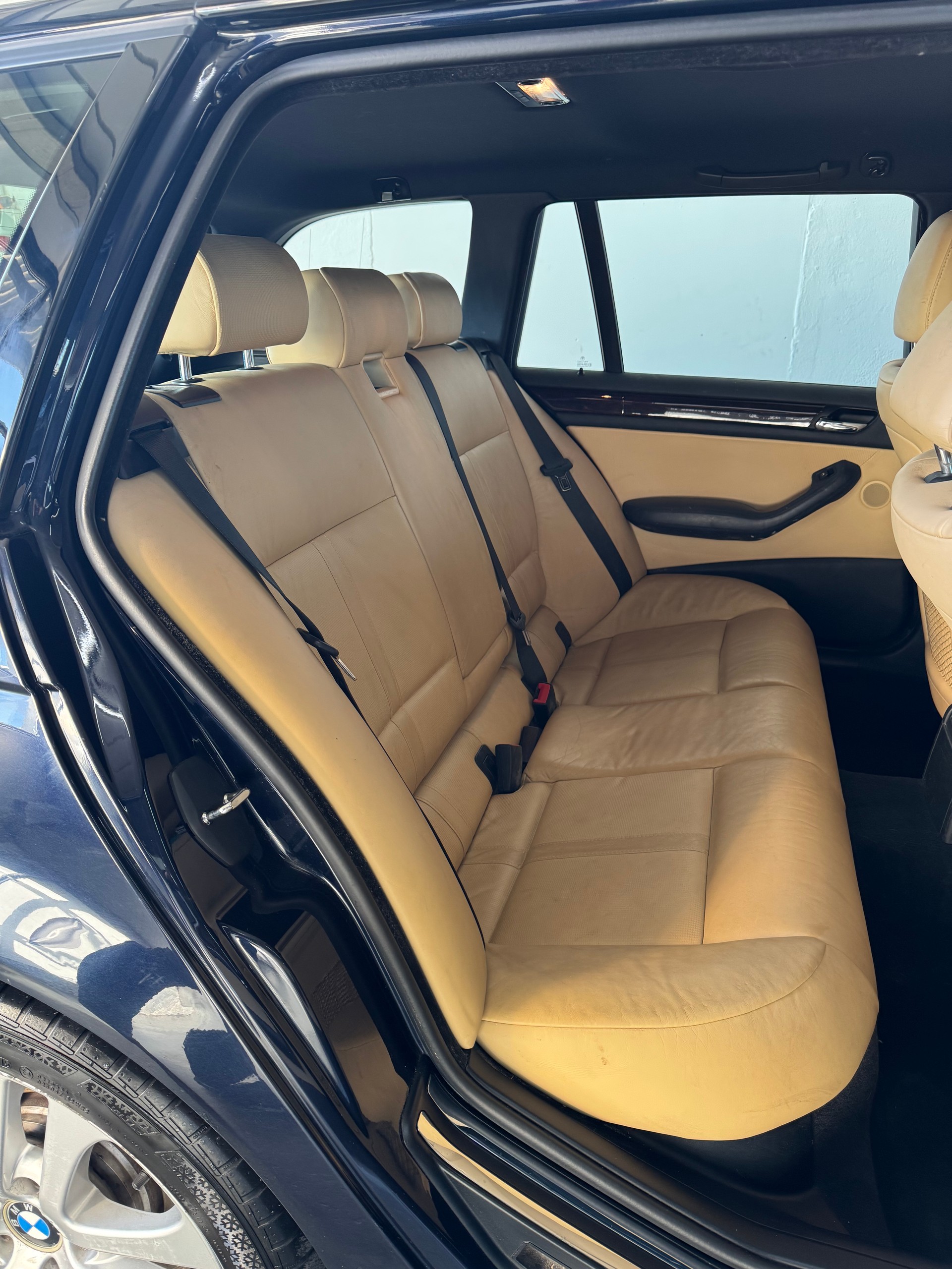 BMW 330xi Touring-image-21