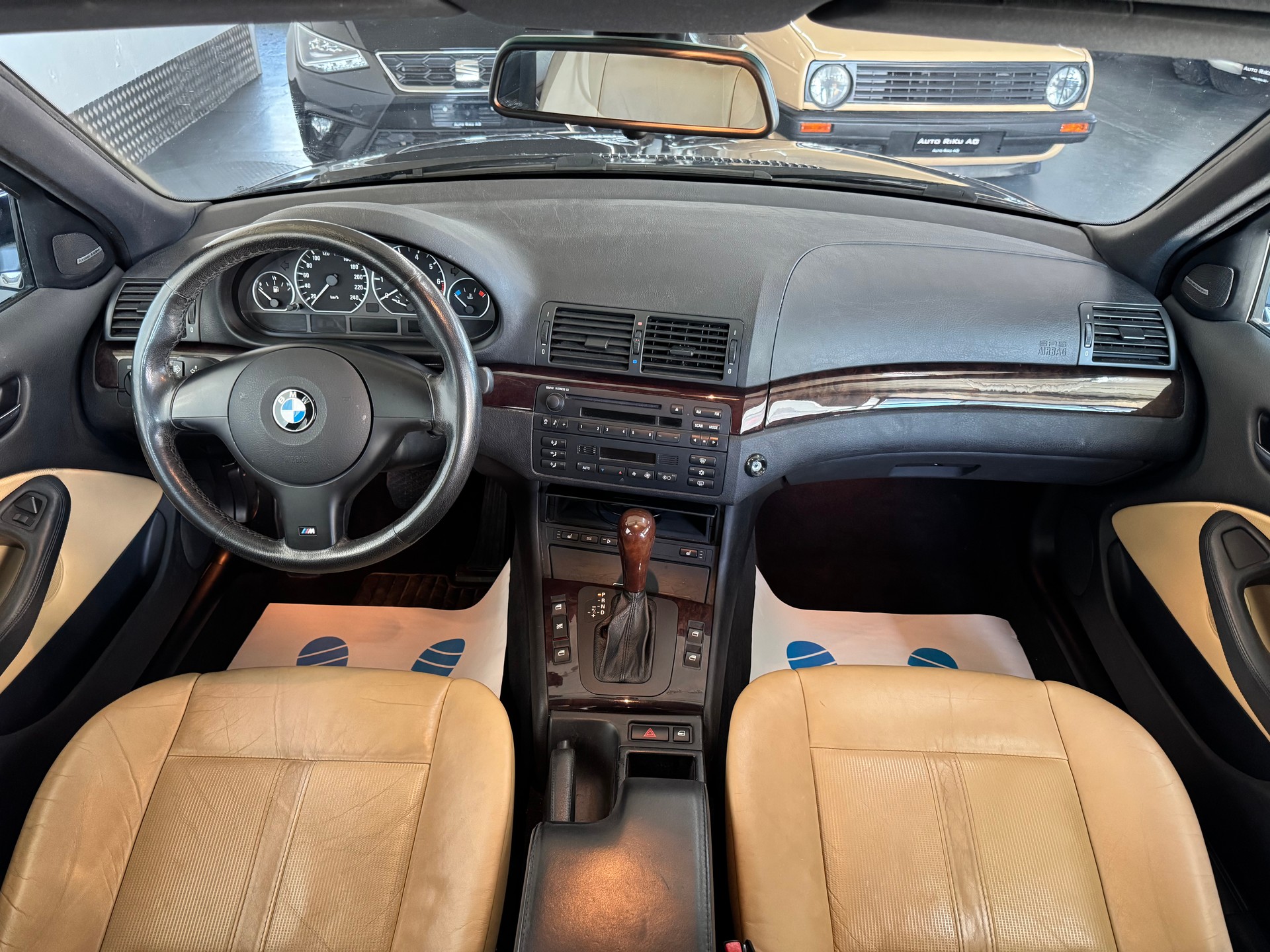 BMW 330xi Touring-image-15