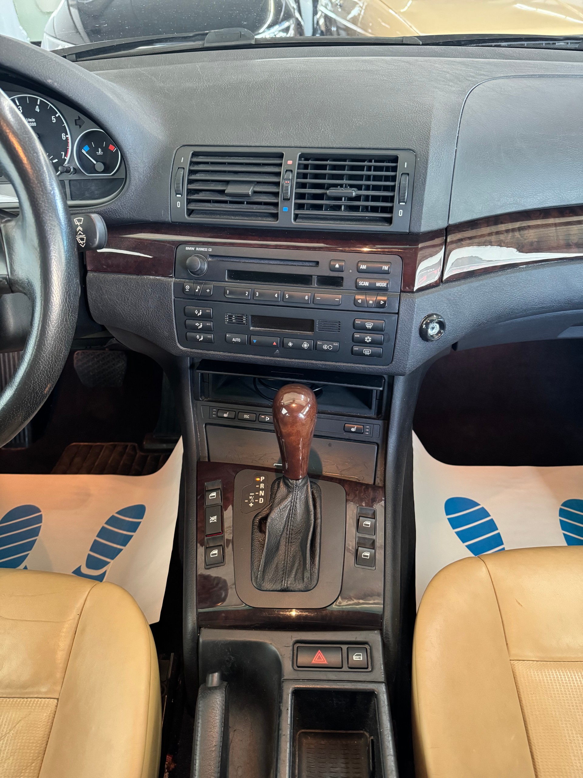 BMW 330xi Touring-image-16
