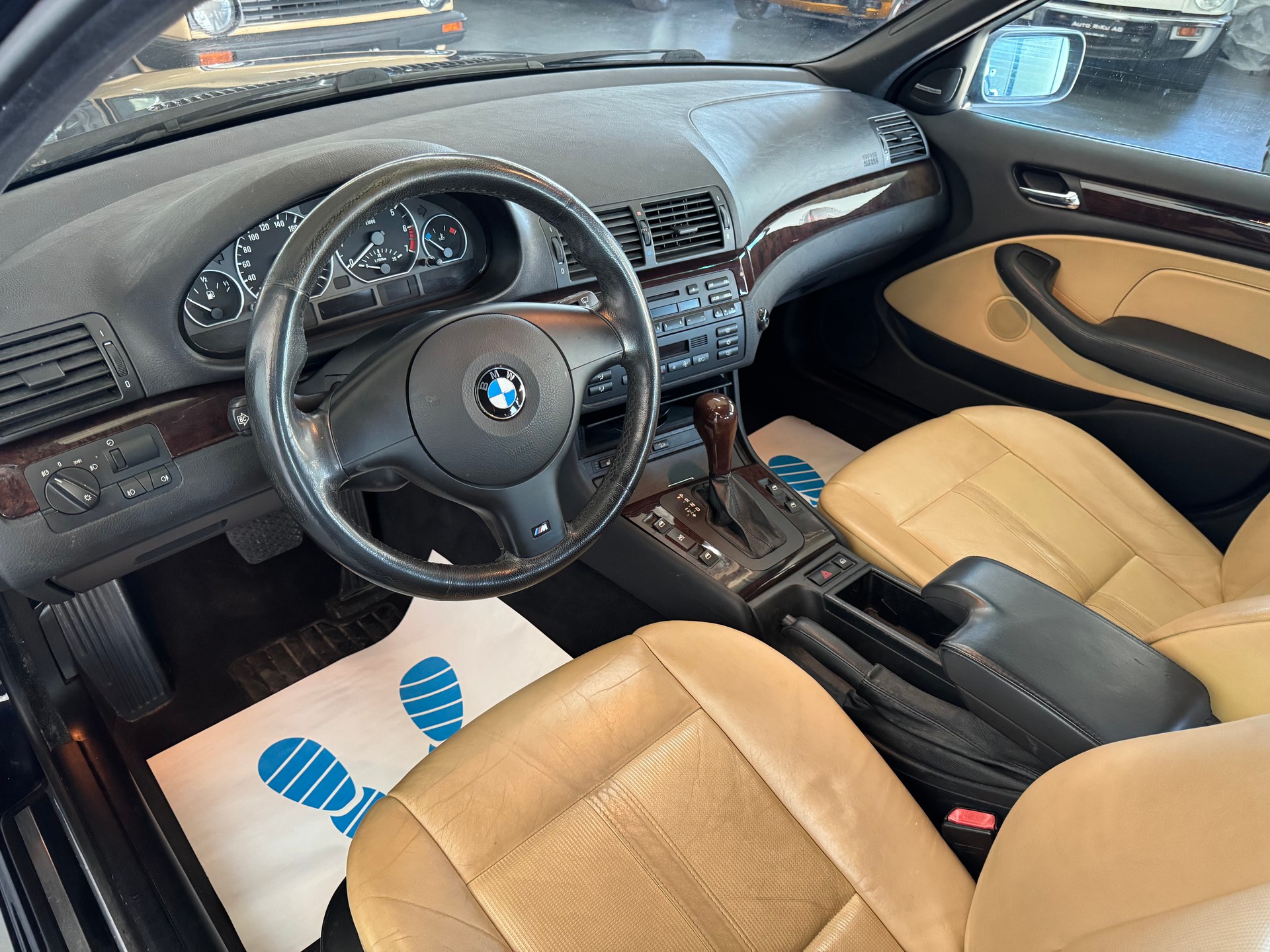 BMW 330xi Touring-image-13