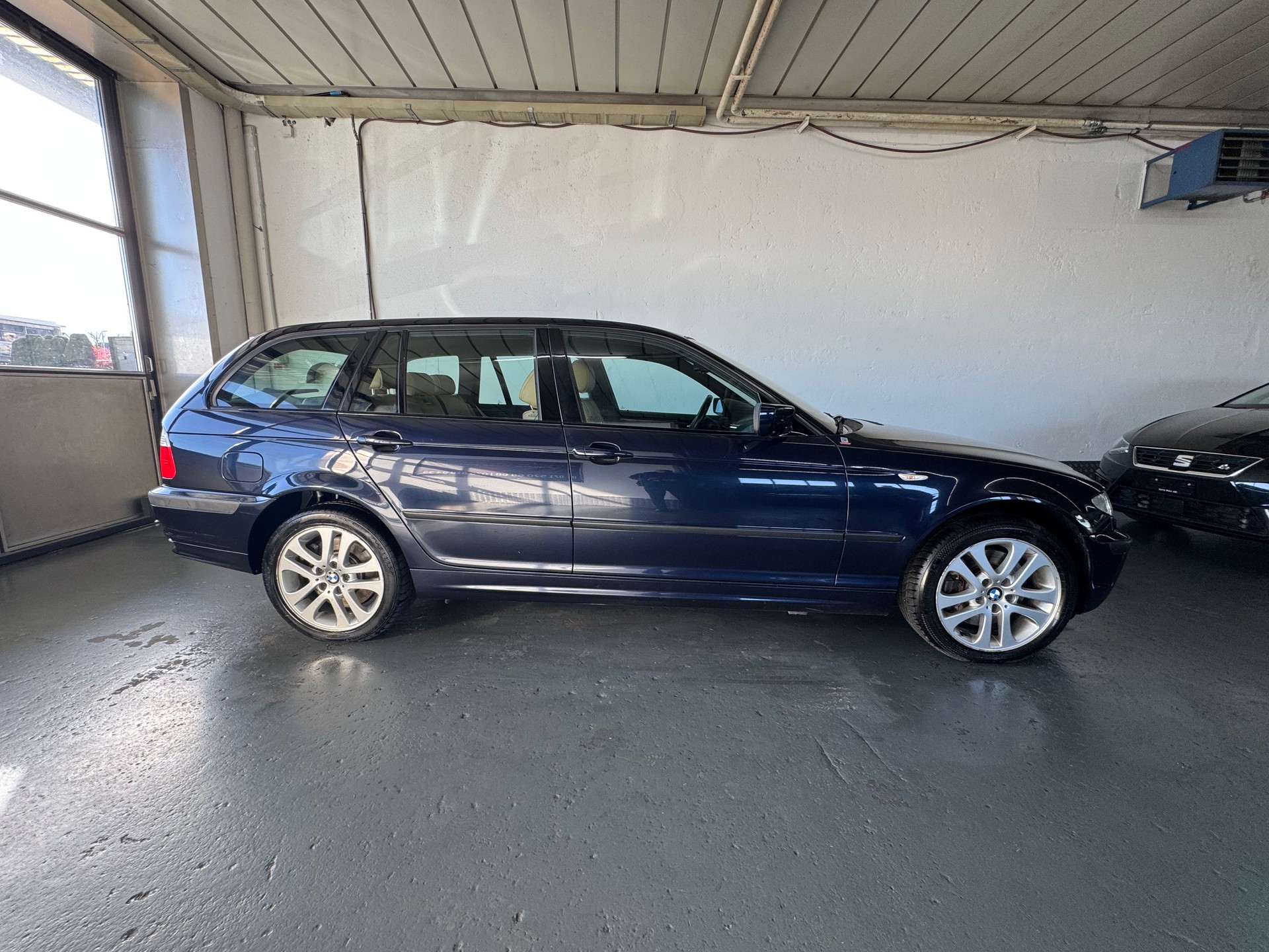 BMW 330xi Touring-image-7