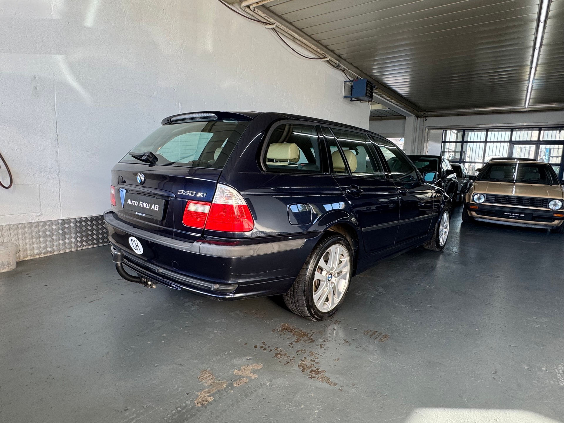 BMW 330xi Touring-image-9