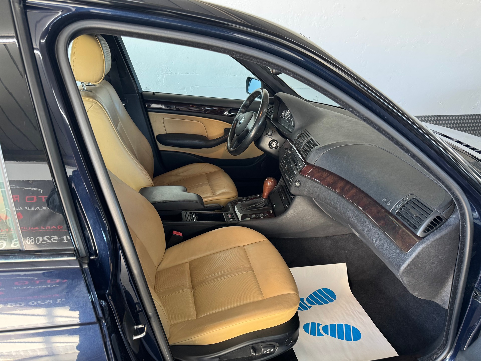 BMW 330xi Touring-image-18