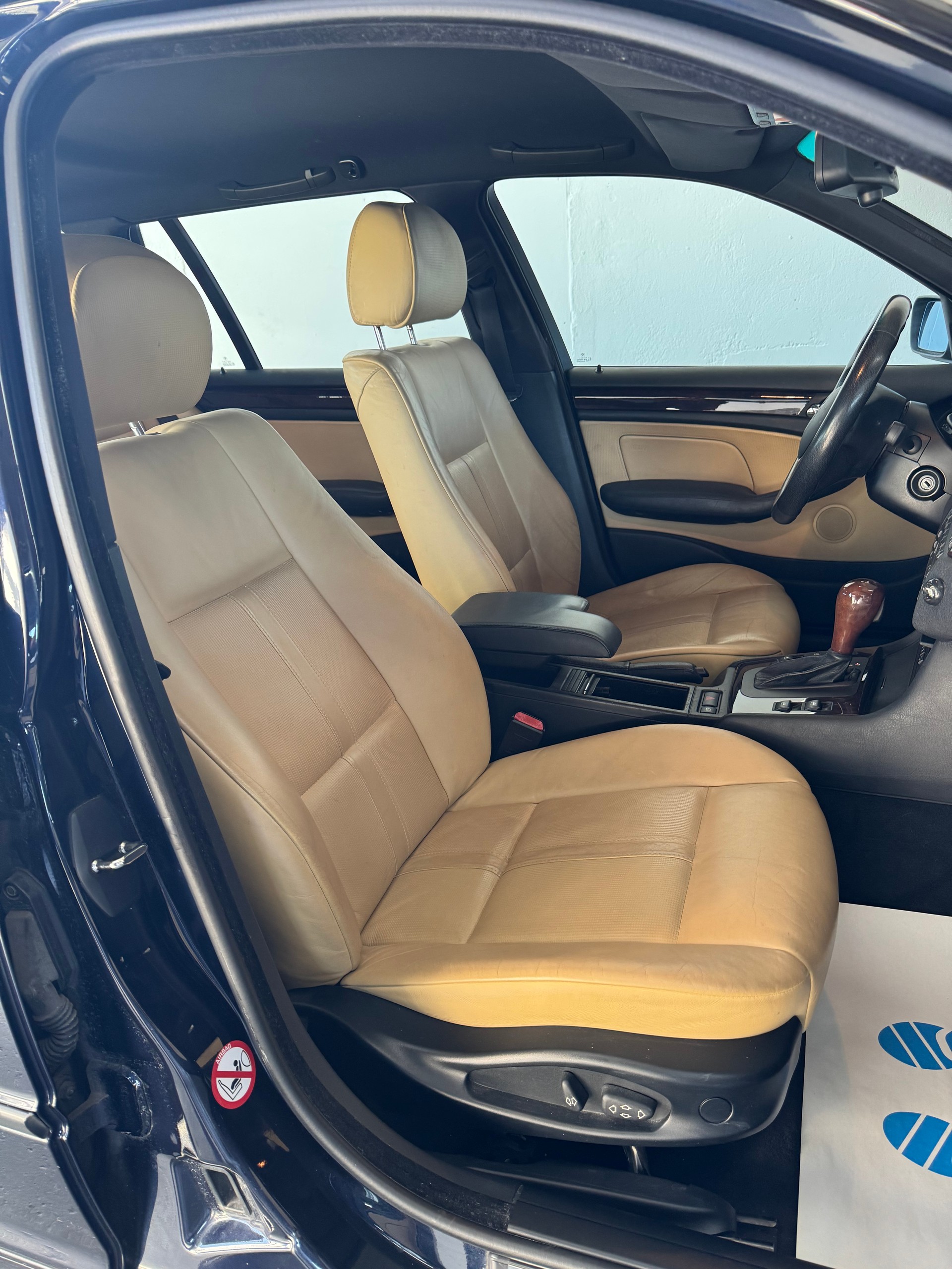 BMW 330xi Touring-image-19