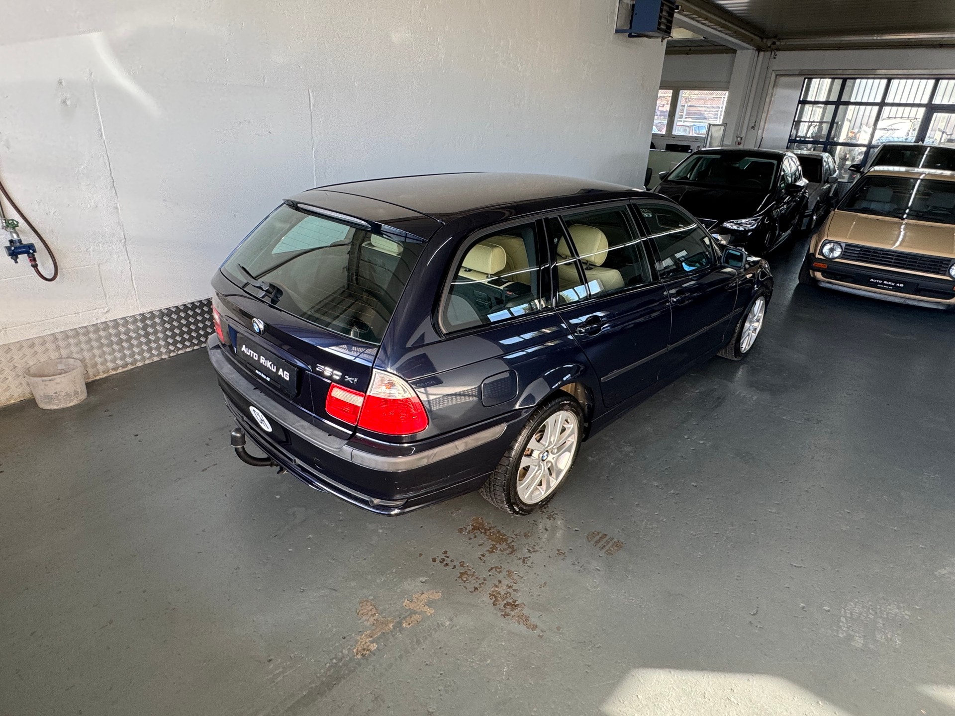 BMW 330xi Touring-image-8