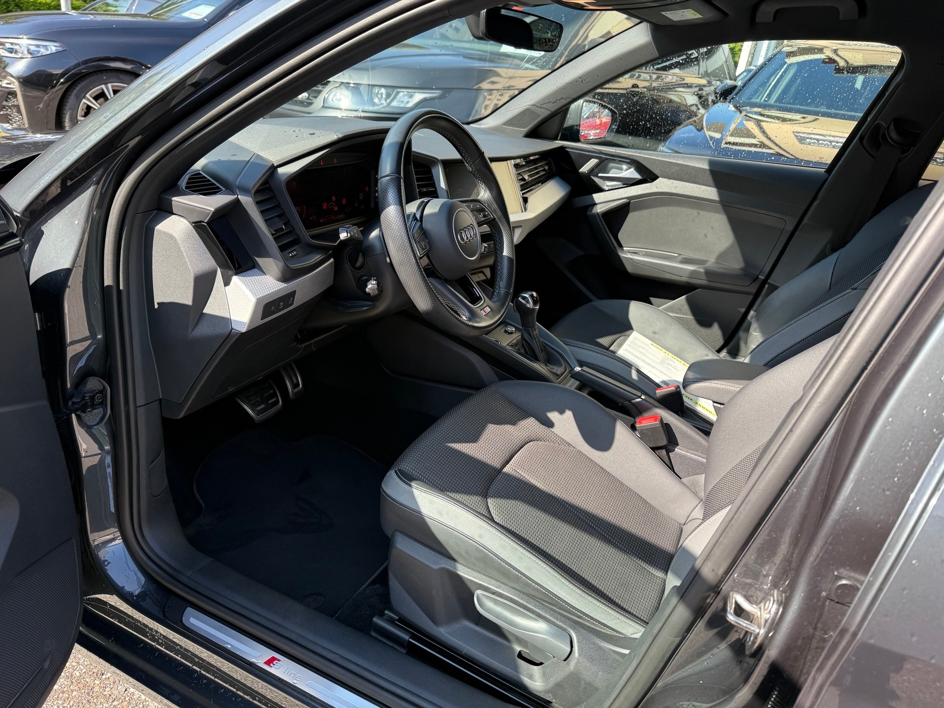 AUDI A1 Sportback 30 TFSI S Line Attraction-image-8