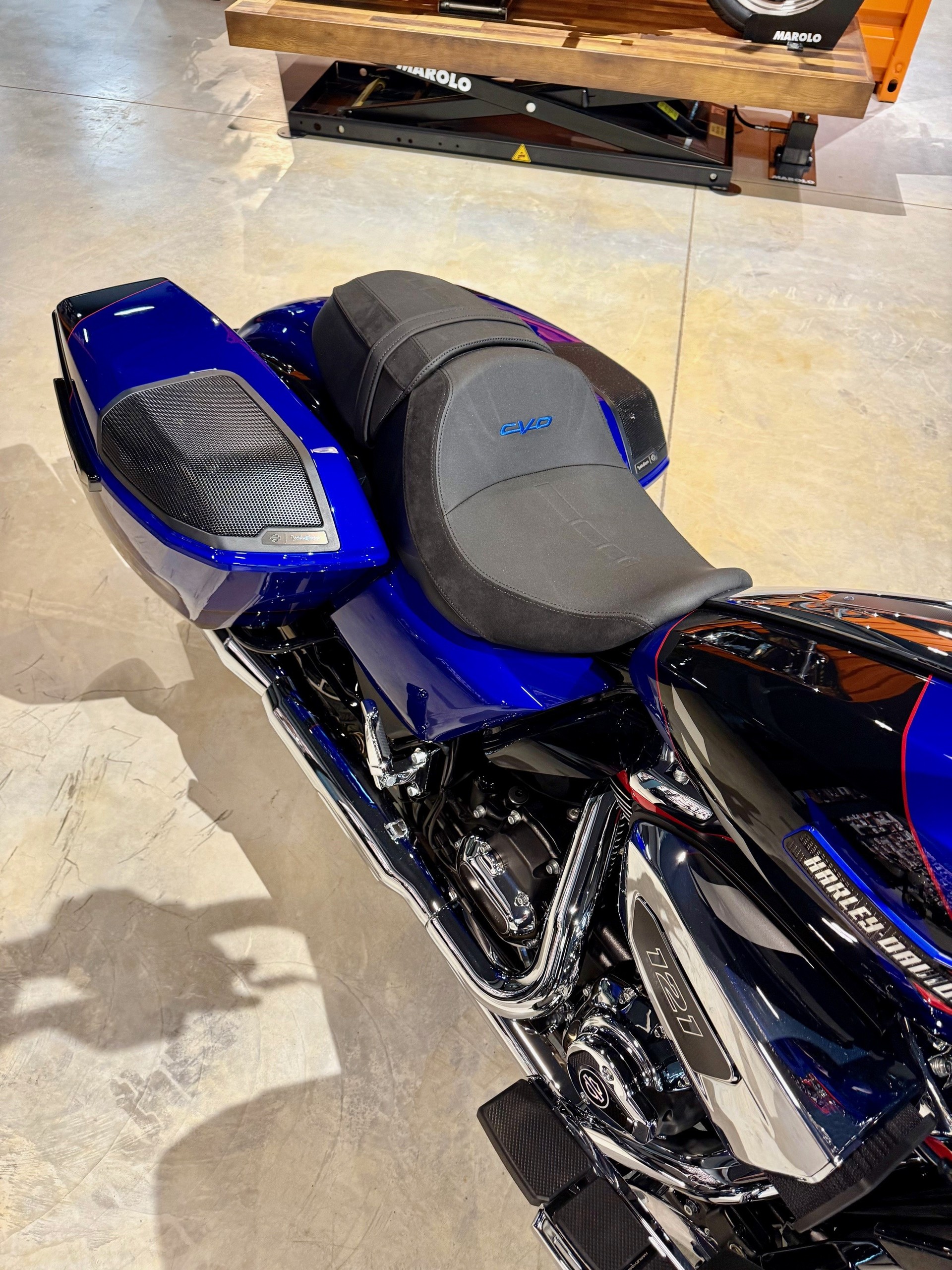 HARLEY-DAVIDSON FLTRXSE Road Glide 121 CVO-showroom-element-3