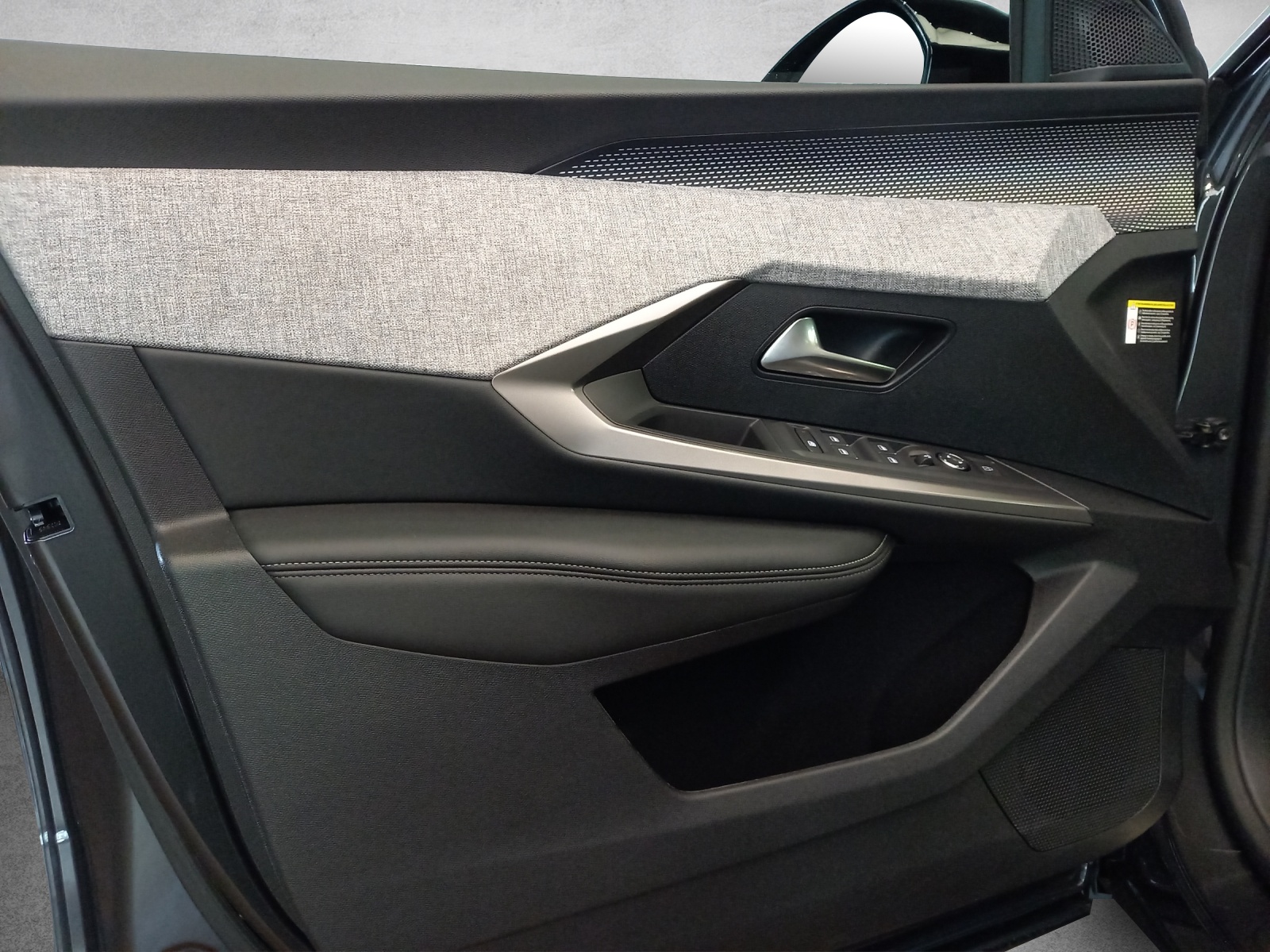 PEUGEOT 5008 1.2 Hybrid GT-image-11