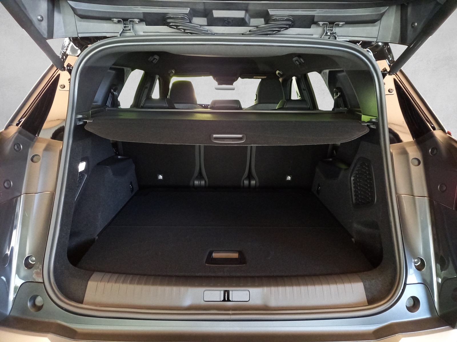 PEUGEOT 5008 1.2 Hybrid GT-image-13