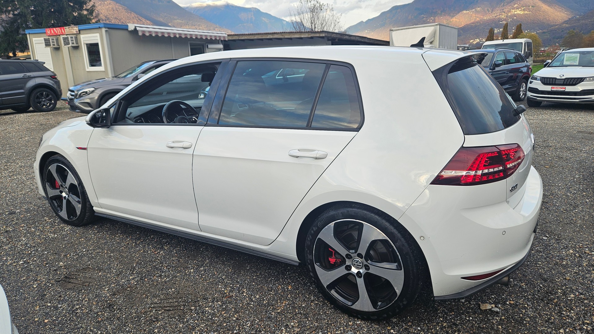 VW Golf 2.0 TSI GTI Performance-image-1