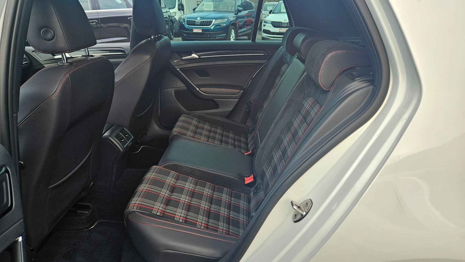 VW Golf 2.0 TSI GTI Performance-image-7