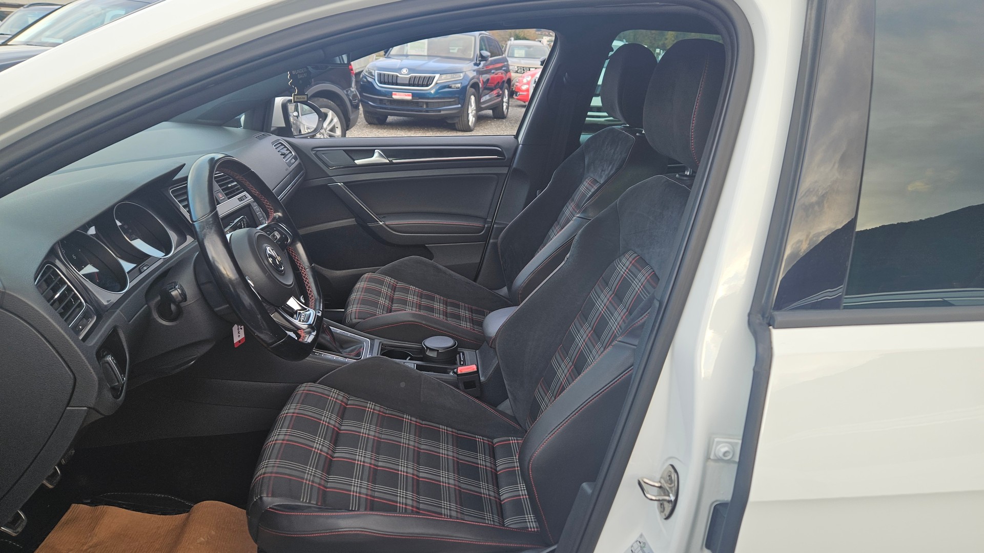 VW Golf 2.0 TSI GTI Performance-image-8