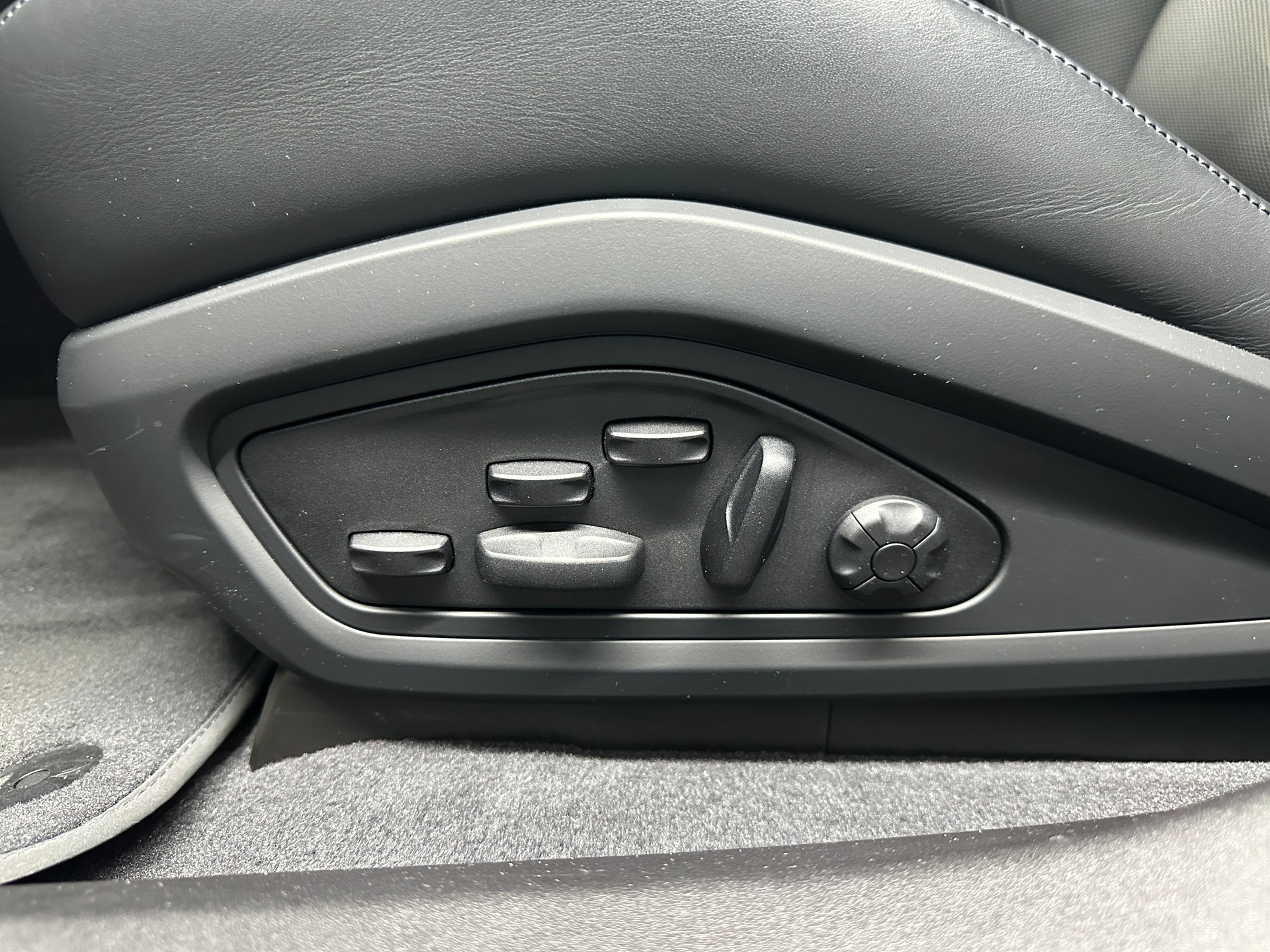 PORSCHE GTS-image-12