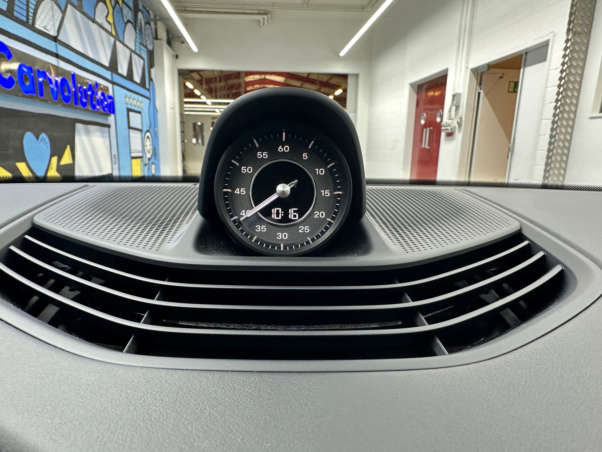 PORSCHE GTS-image-14