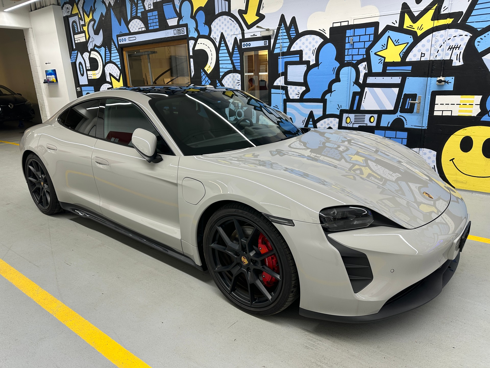 PORSCHE GTS-image-0