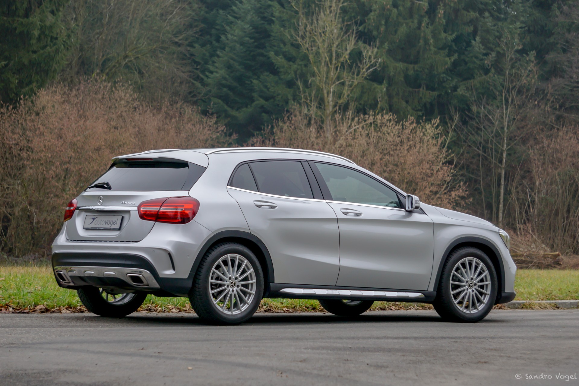 MERCEDES-BENZ GLA 200 d Swiss Star Edition AMG 4Matic 7G-DCT-image-1