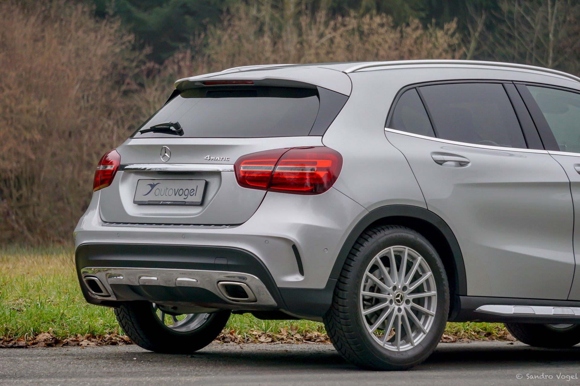 MERCEDES-BENZ GLA 200 d Swiss Star Edition AMG 4Matic 7G-DCT-image-3