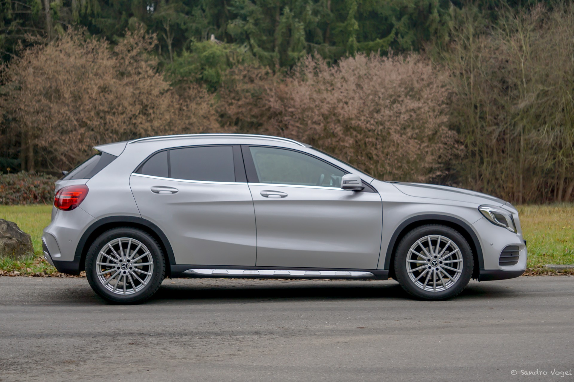 MERCEDES-BENZ GLA 200 d Swiss Star Edition AMG 4Matic 7G-DCT-image-5