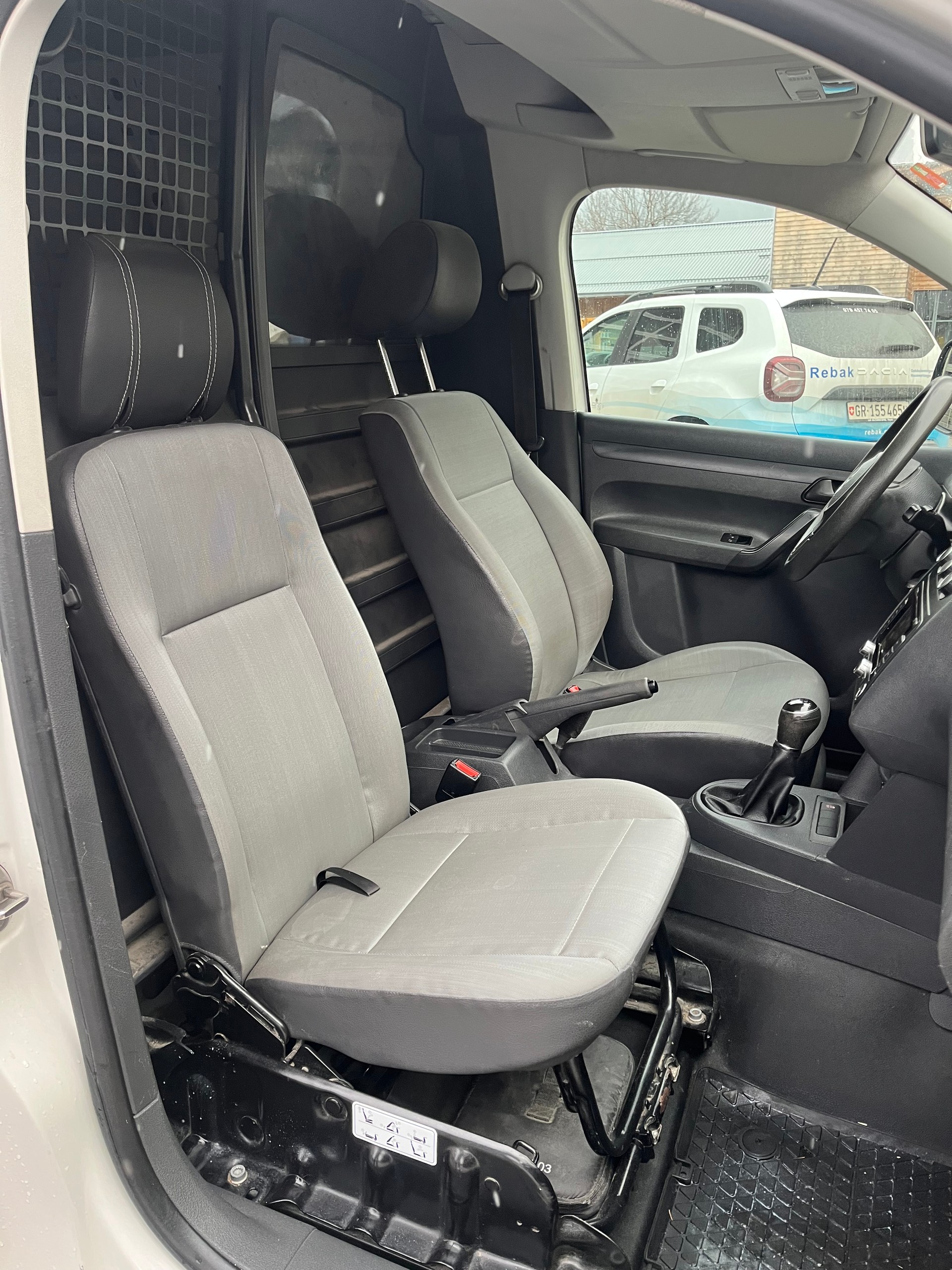 VW Caddy Maxi 2.0 TDI 4Motion-image-15