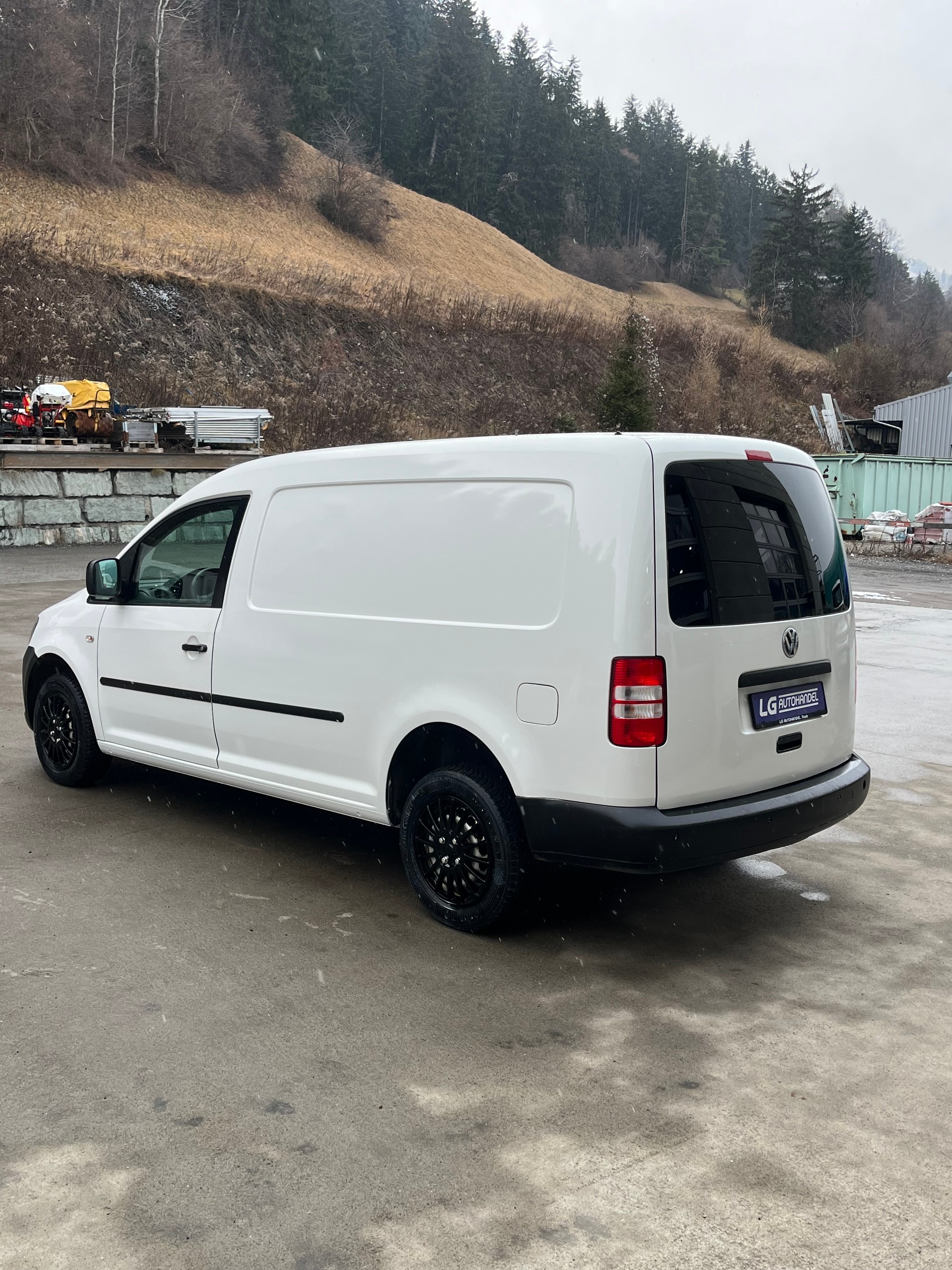 VW Caddy Maxi 2.0 TDI 4Motion-image-3