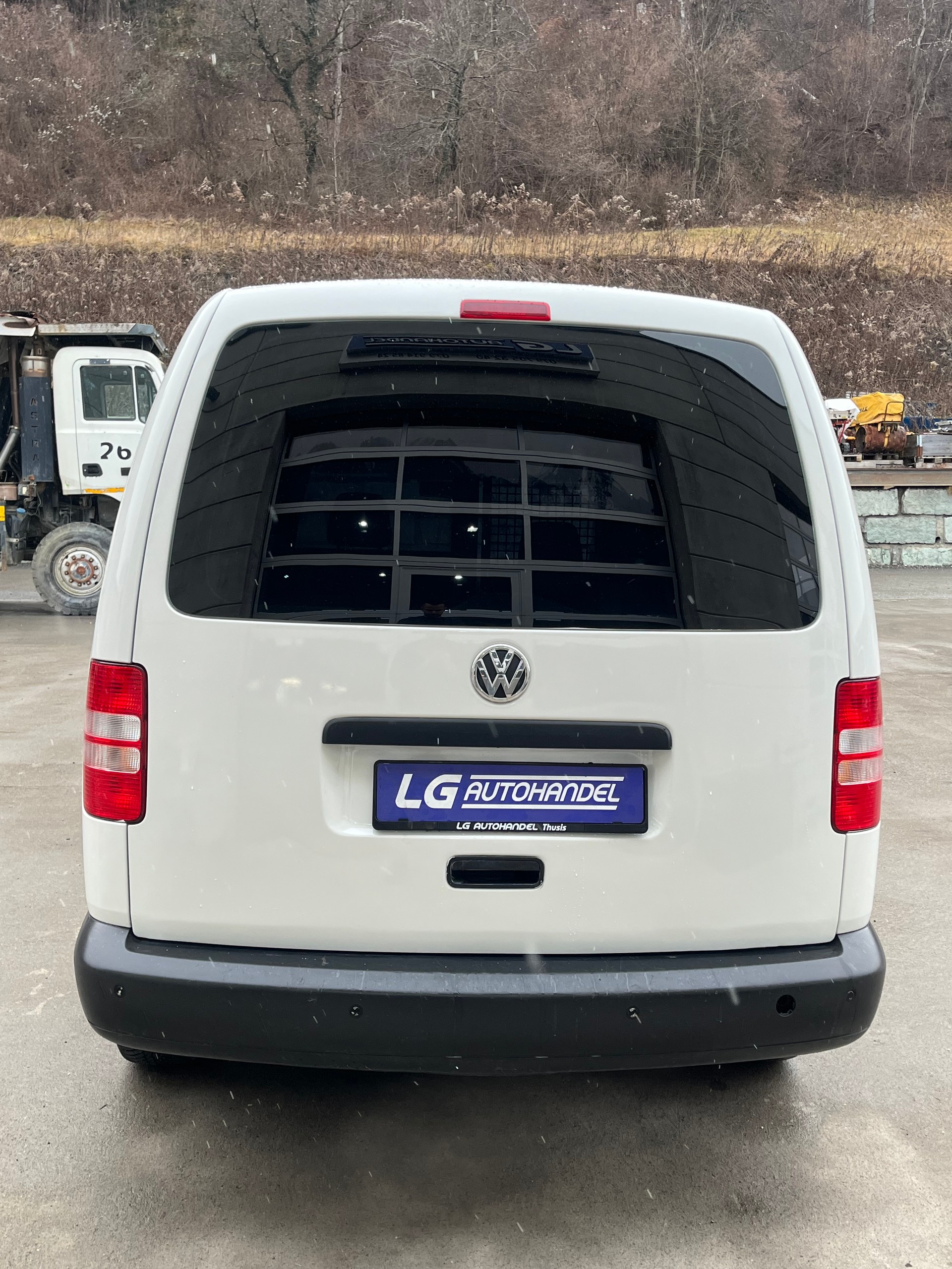 VW Caddy Maxi 2.0 TDI 4Motion-image-4