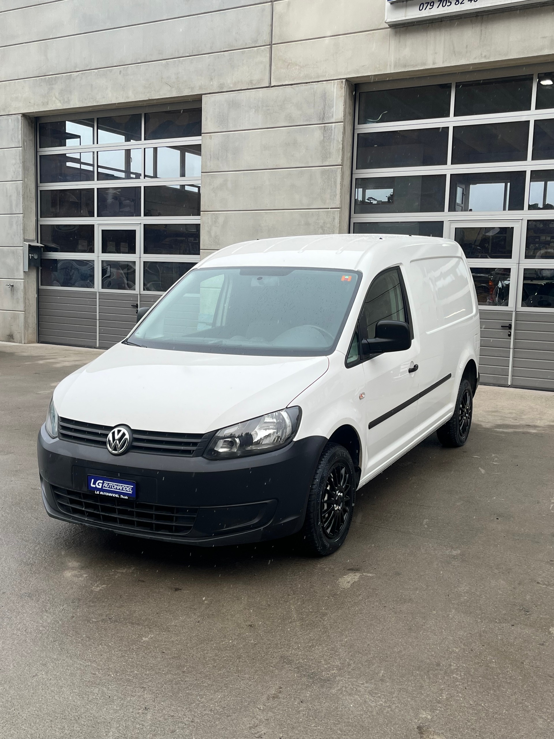 VW Caddy Maxi 2.0 TDI 4Motion-image-1