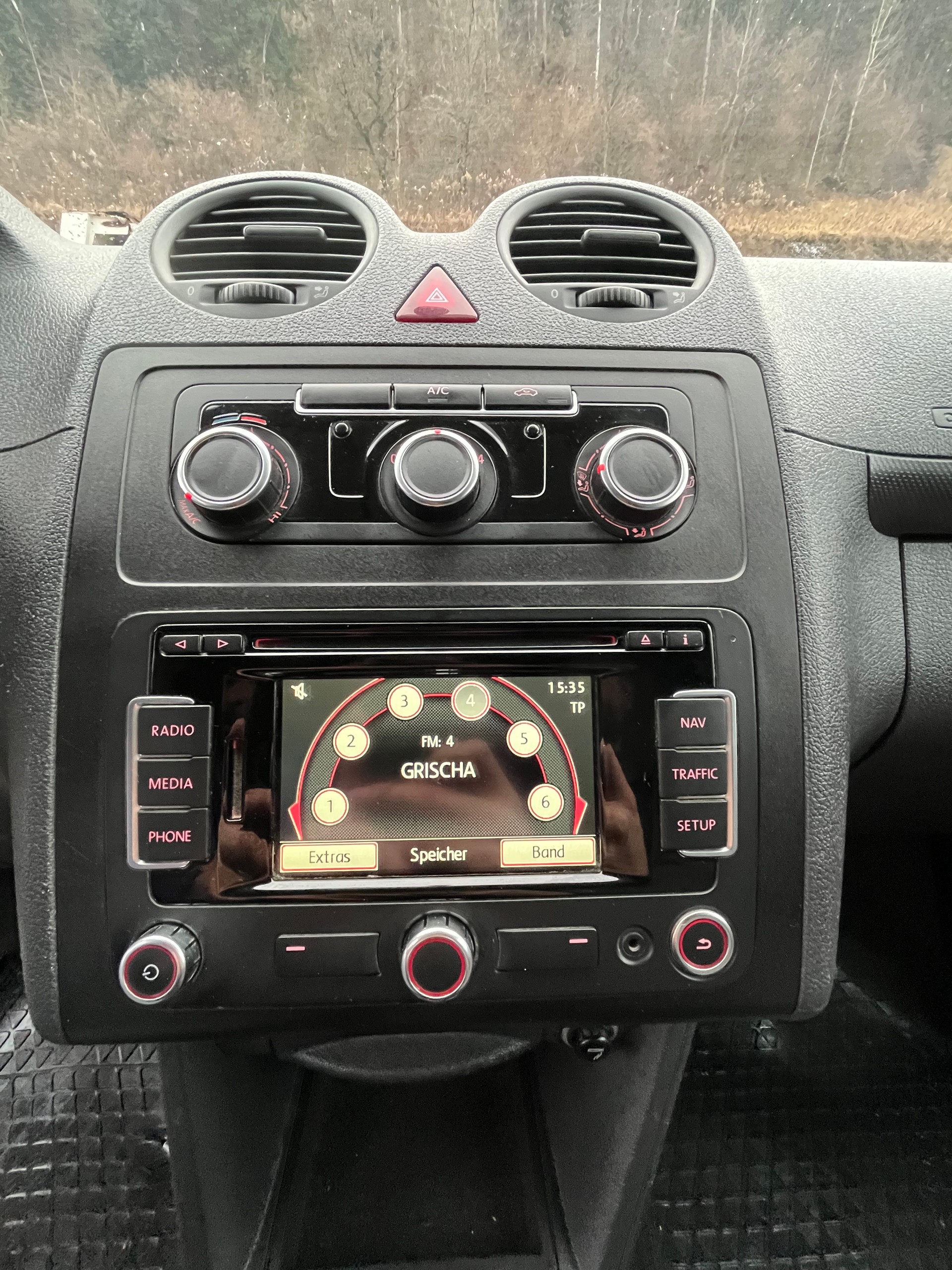 VW Caddy Maxi 2.0 TDI 4Motion-image-11