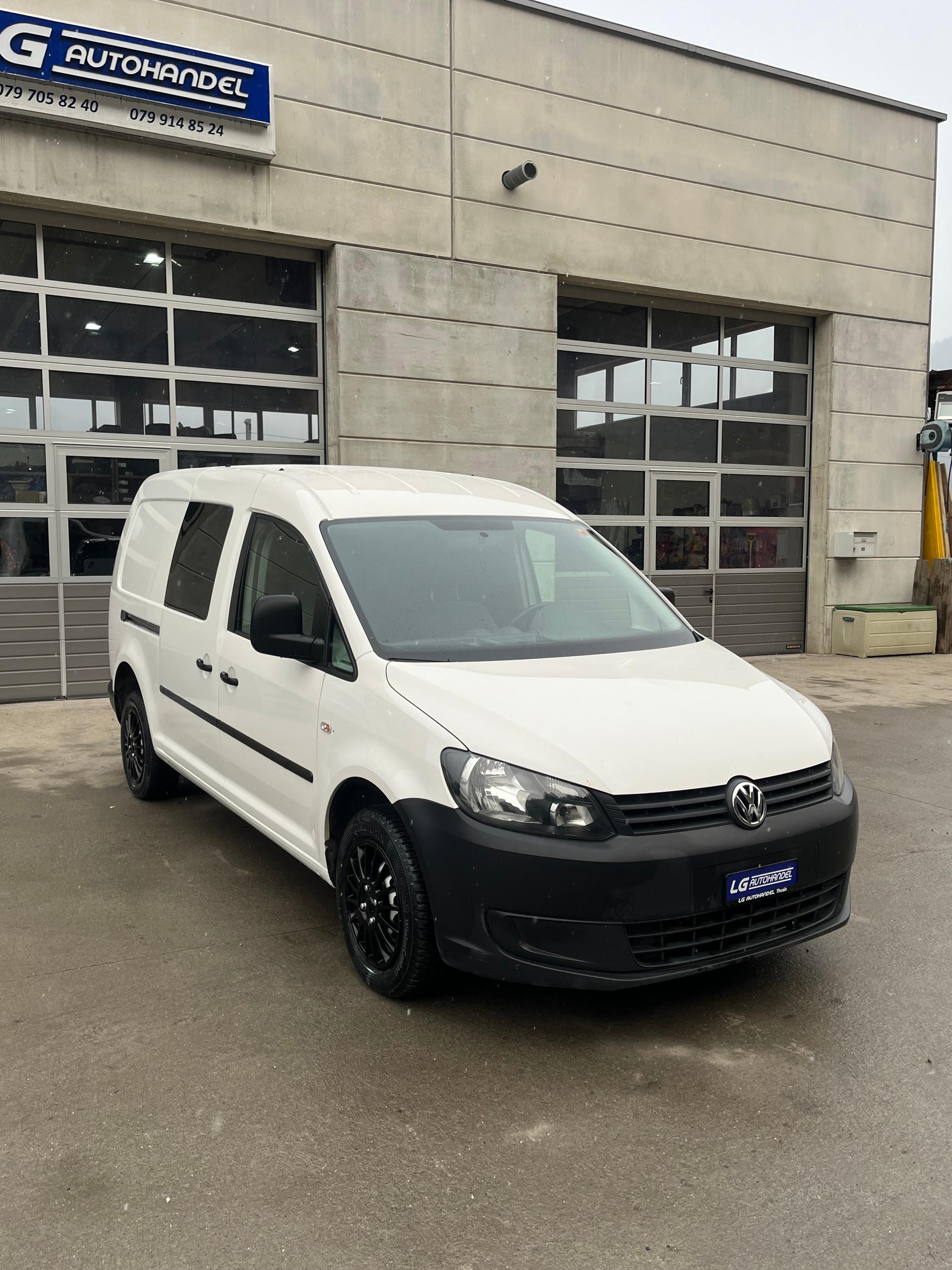 VW Caddy Maxi 2.0 TDI 4Motion-image-0
