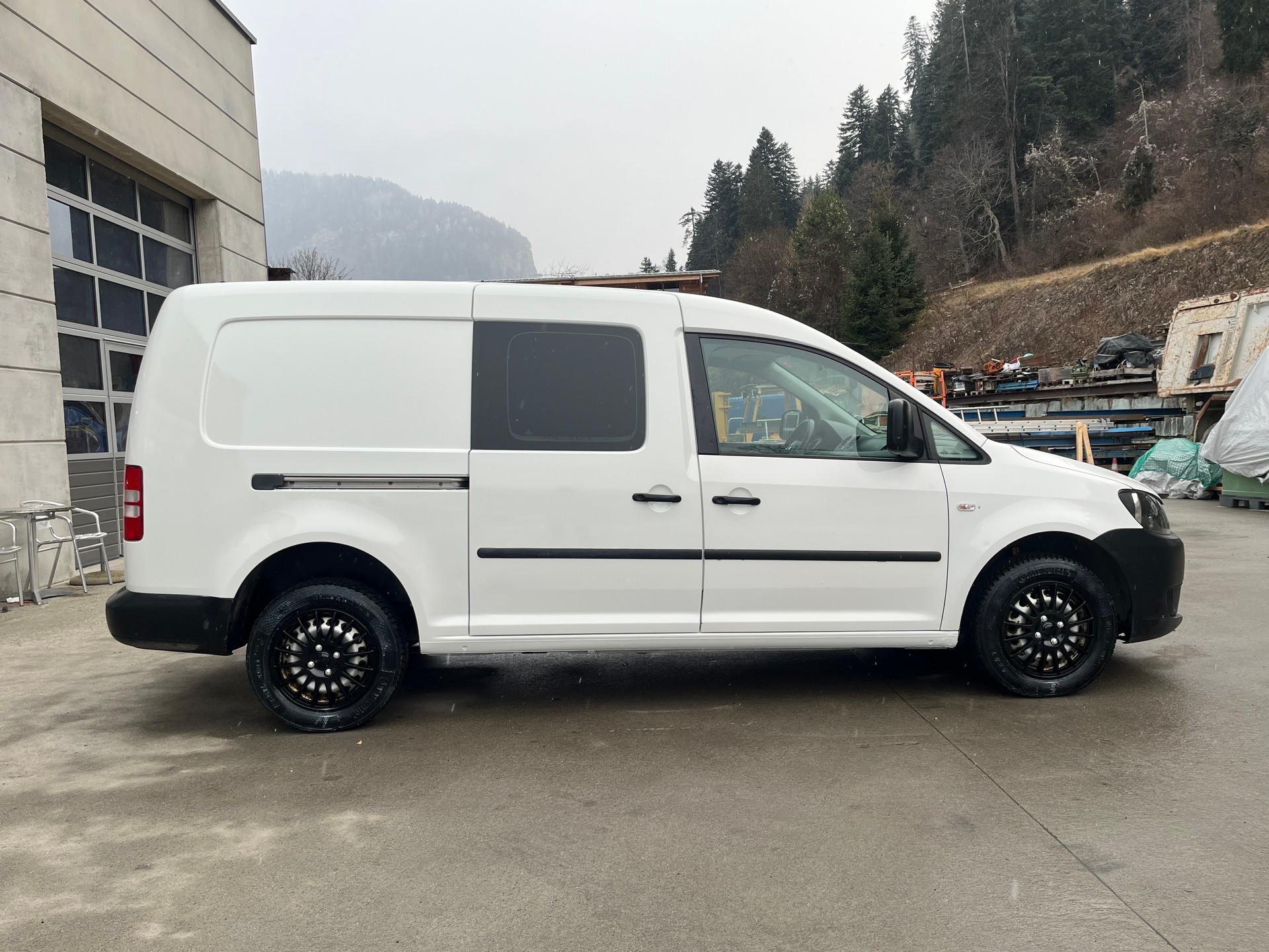 VW Caddy Maxi 2.0 TDI 4Motion-image-6