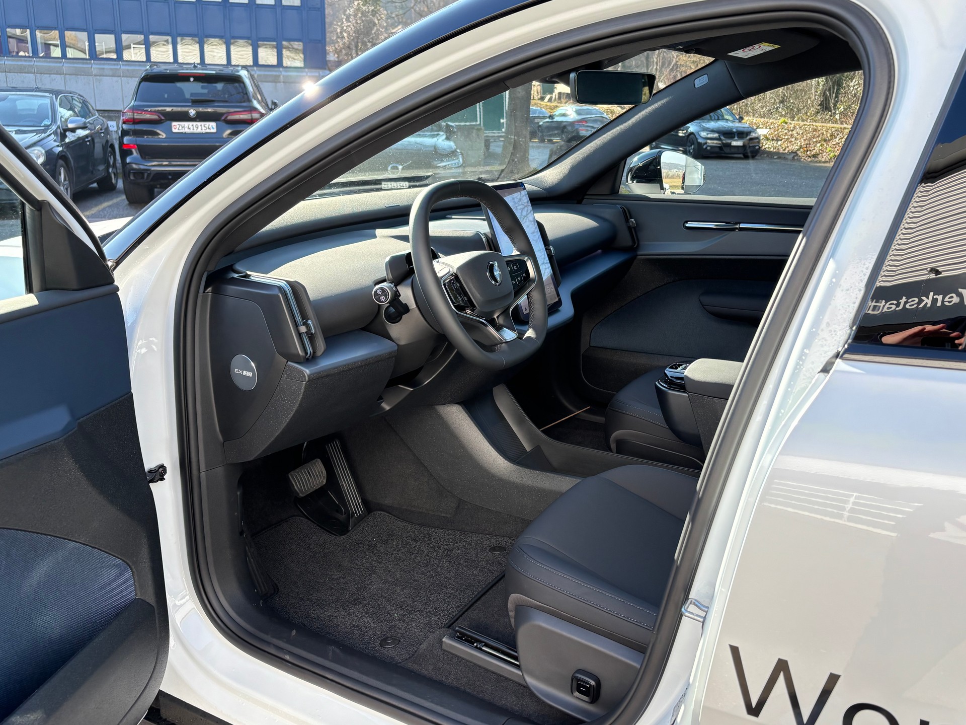 VOLVO EX30 E60 Twin Ultra Performance AWD-image-2
