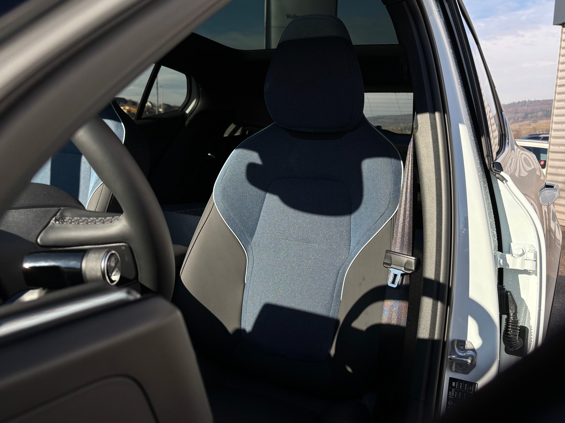VOLVO EX30 E60 Twin Ultra Performance AWD-image-3