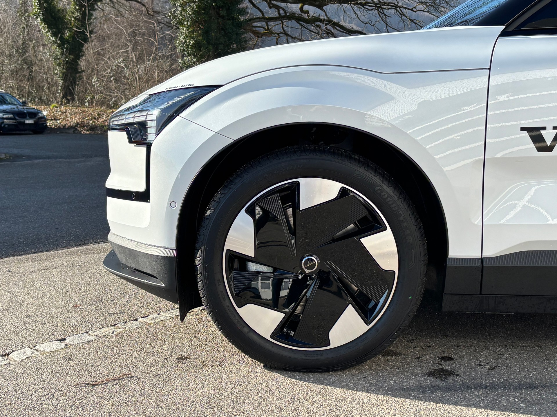 VOLVO EX30 E60 Twin Ultra Performance AWD-image-1
