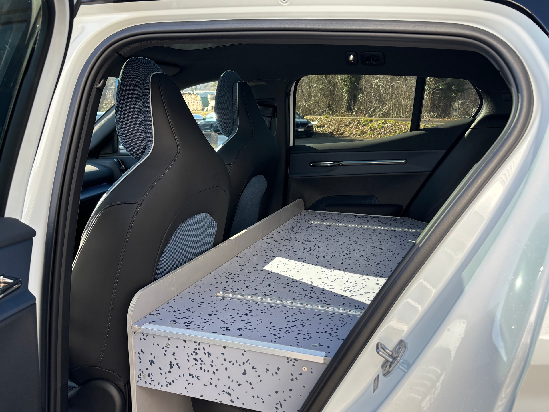 VOLVO EX30 E60 Twin Ultra Performance AWD-image-12