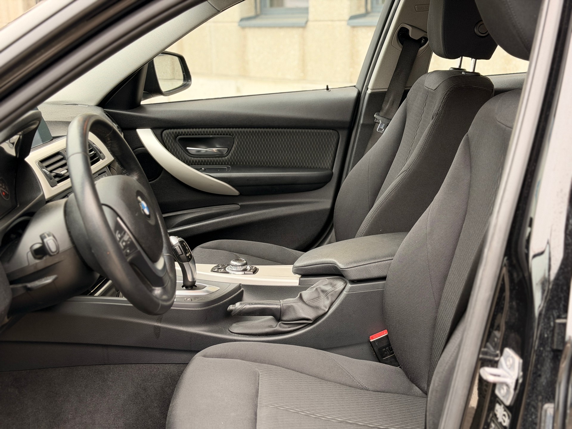 BMW 318d Steptronic-image-17