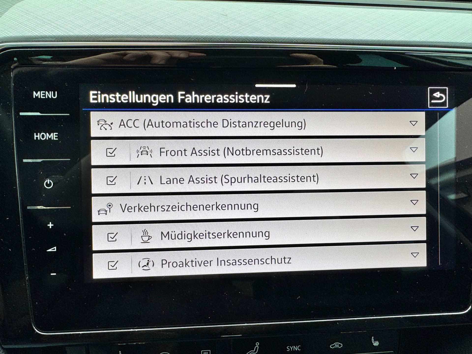 VW Passat 2.0 TDI BMT Business 4Motion DSG-image-11