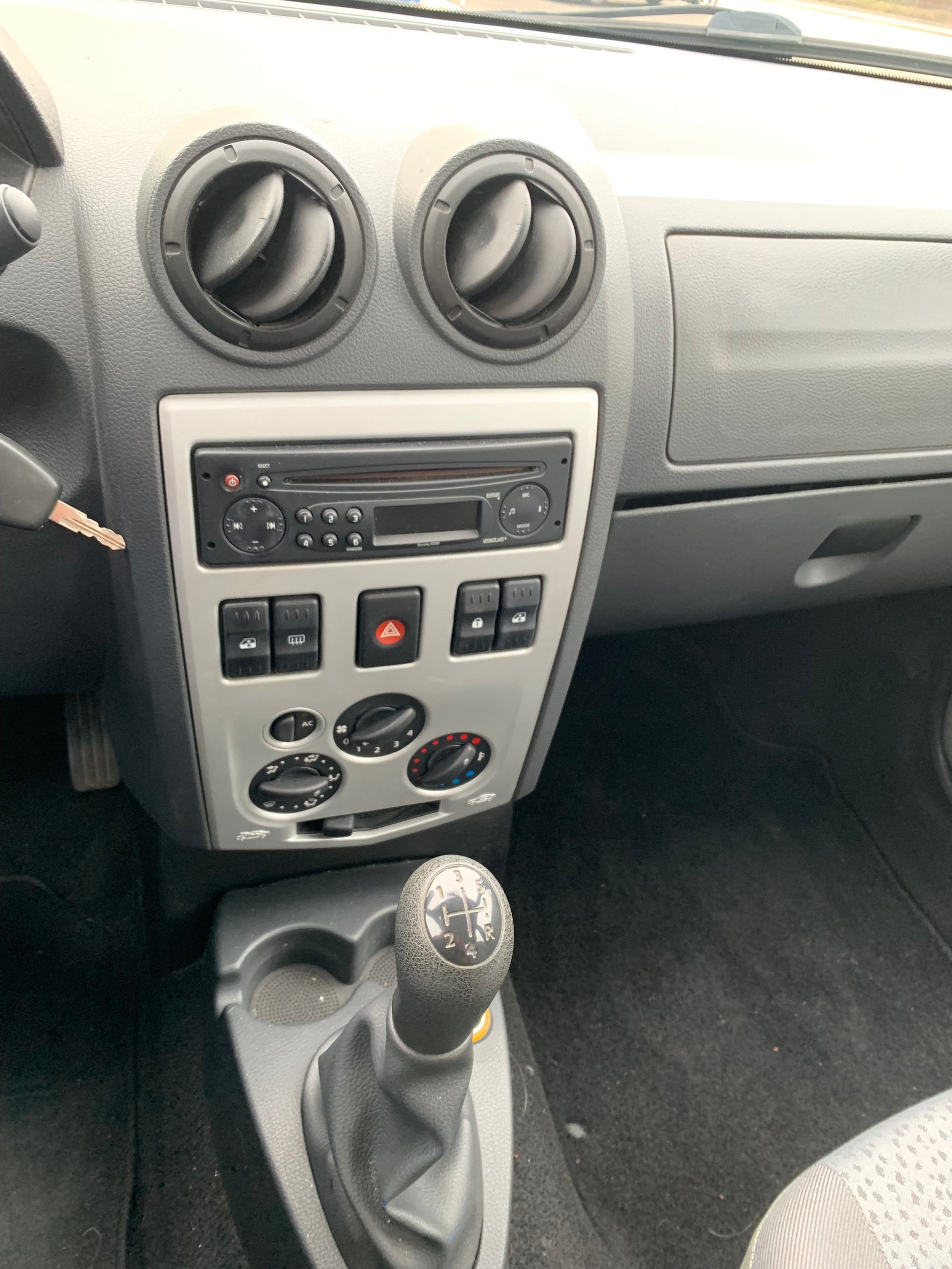 DACIA Logan 1.5 dCi Lauréate-image-7