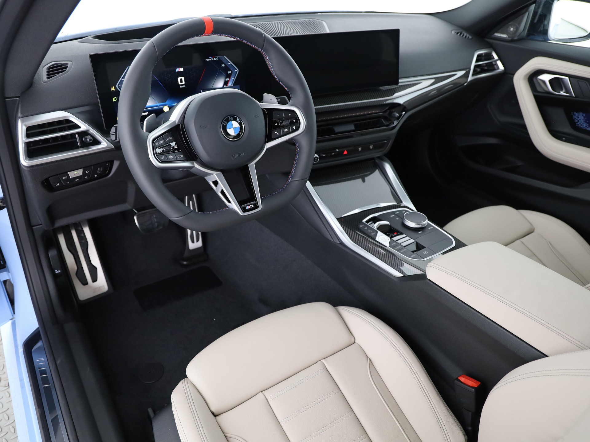 BMW M240i xDrive Coupé-image-11