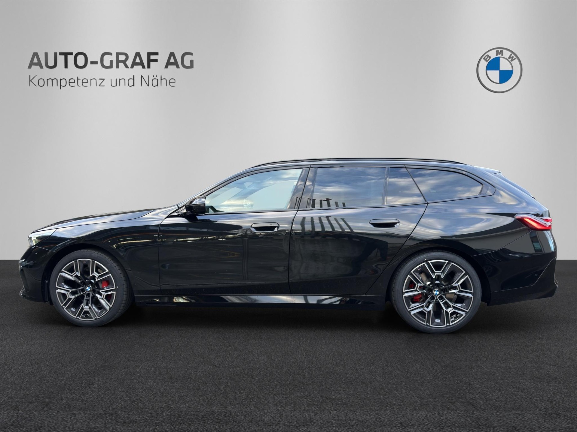 BMW 520d xDrive Touring M Sport Pro-image-1