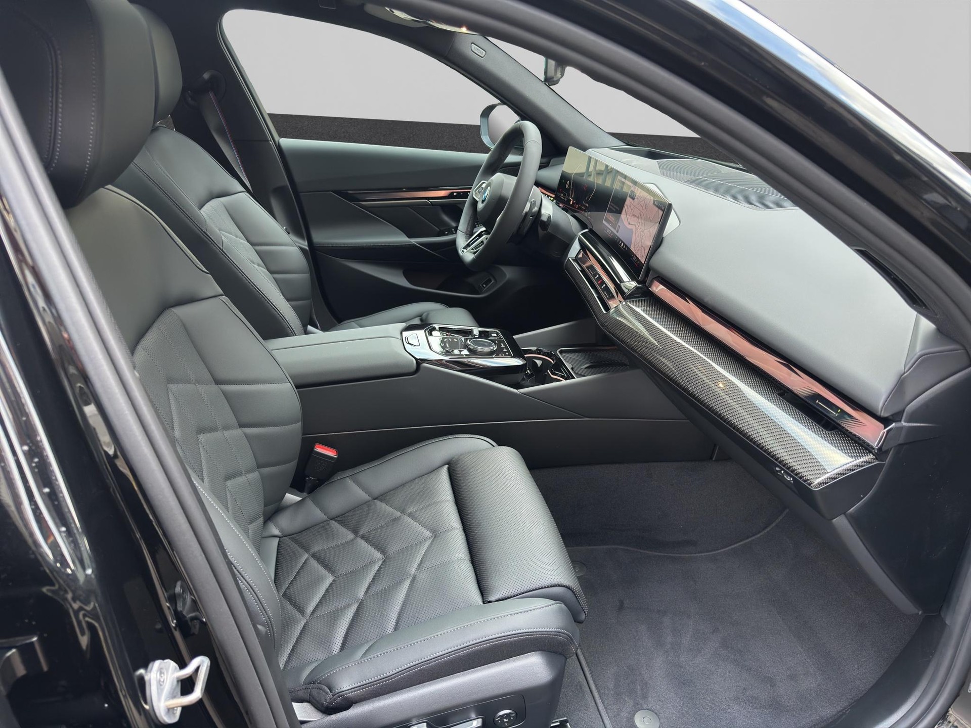 BMW 520d xDrive Touring M Sport Pro-image-17