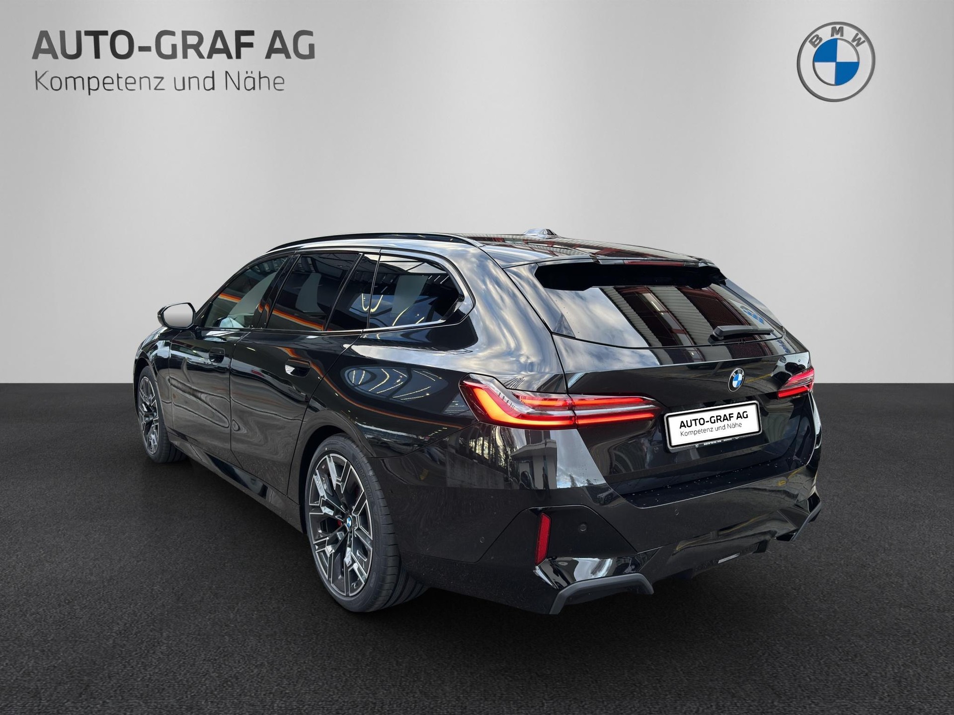 BMW 520d xDrive Touring M Sport Pro-image-2